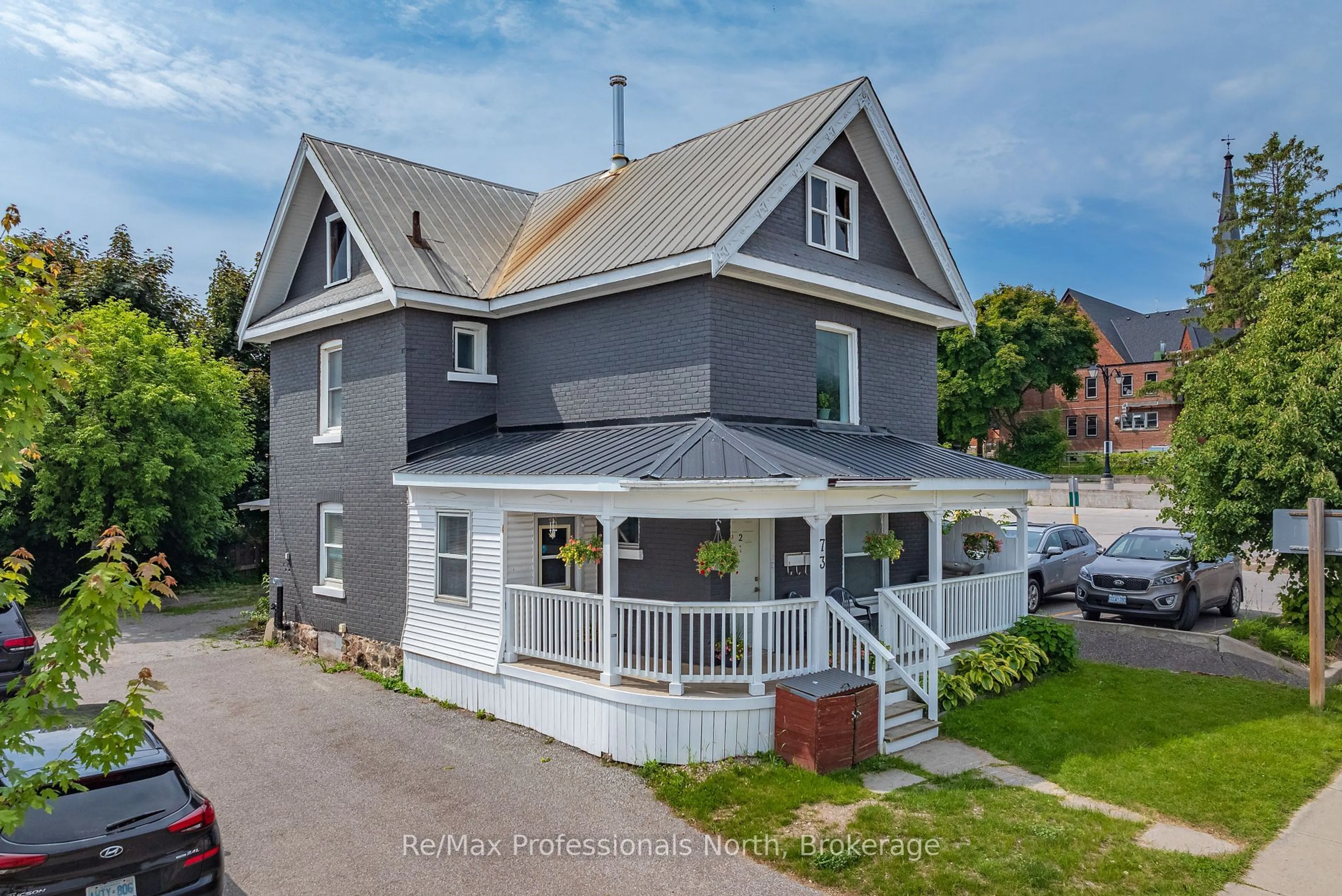 A pic from outside/outdoor area/front of a property/back of a property/a pic from drone, street for 73 COLDWATER St, Orillia Ontario L3V 1W6
