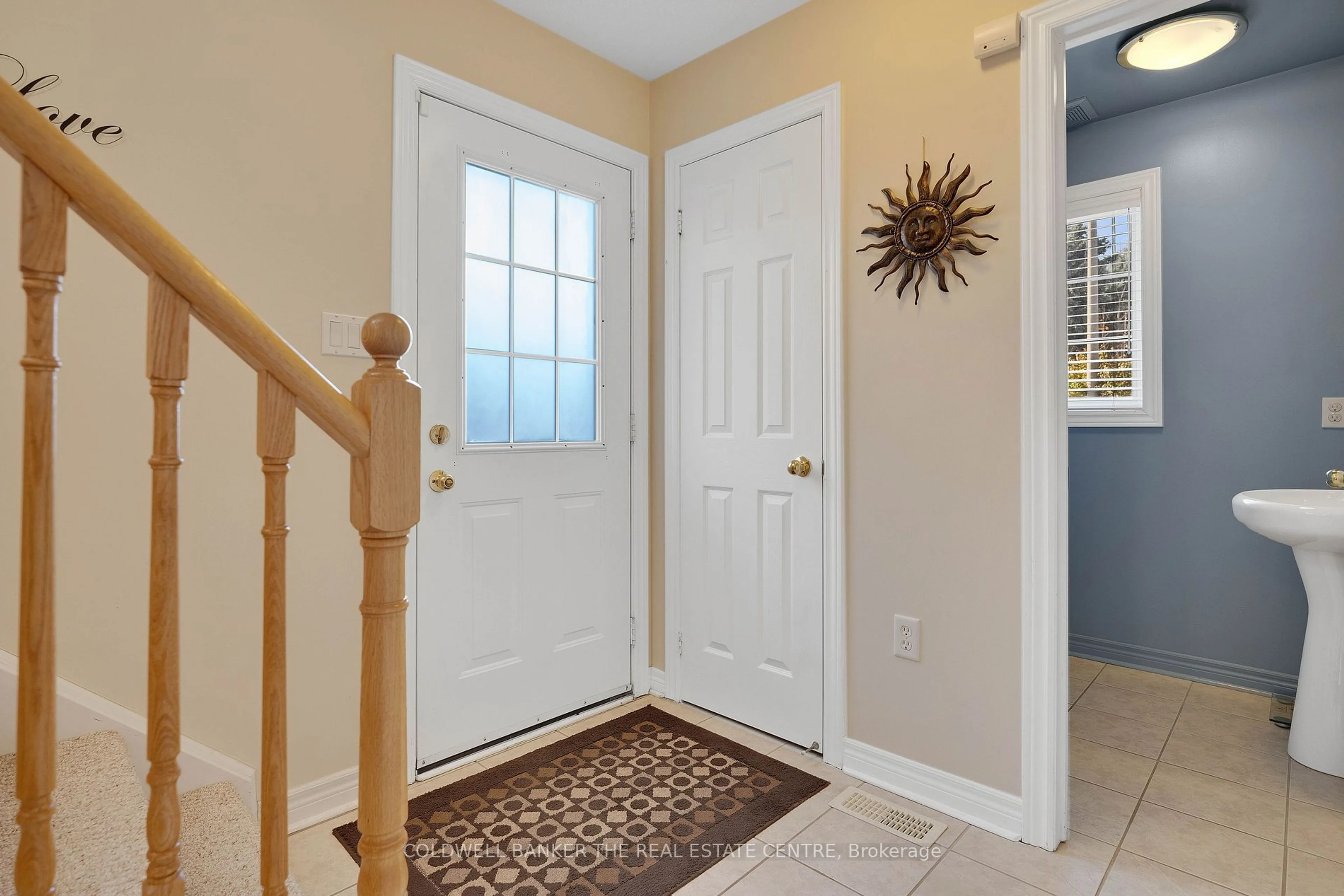 Indoor entryway for 430 Mapleview Dr #34, Barrie Ontario L4N 0R9