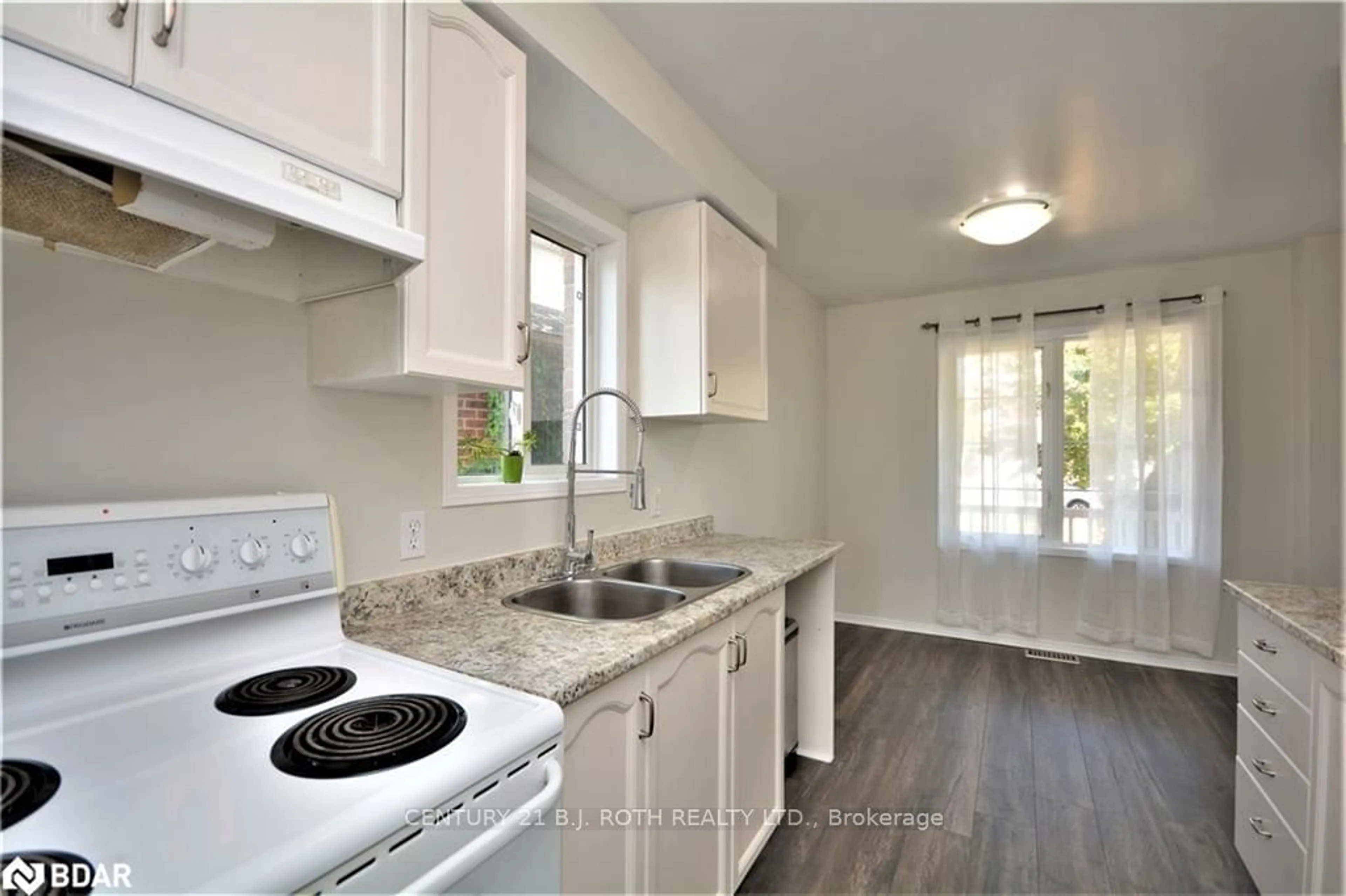 Standard kitchen, unknown for 15 Golds Cres, Barrie Ontario L4N 8R5