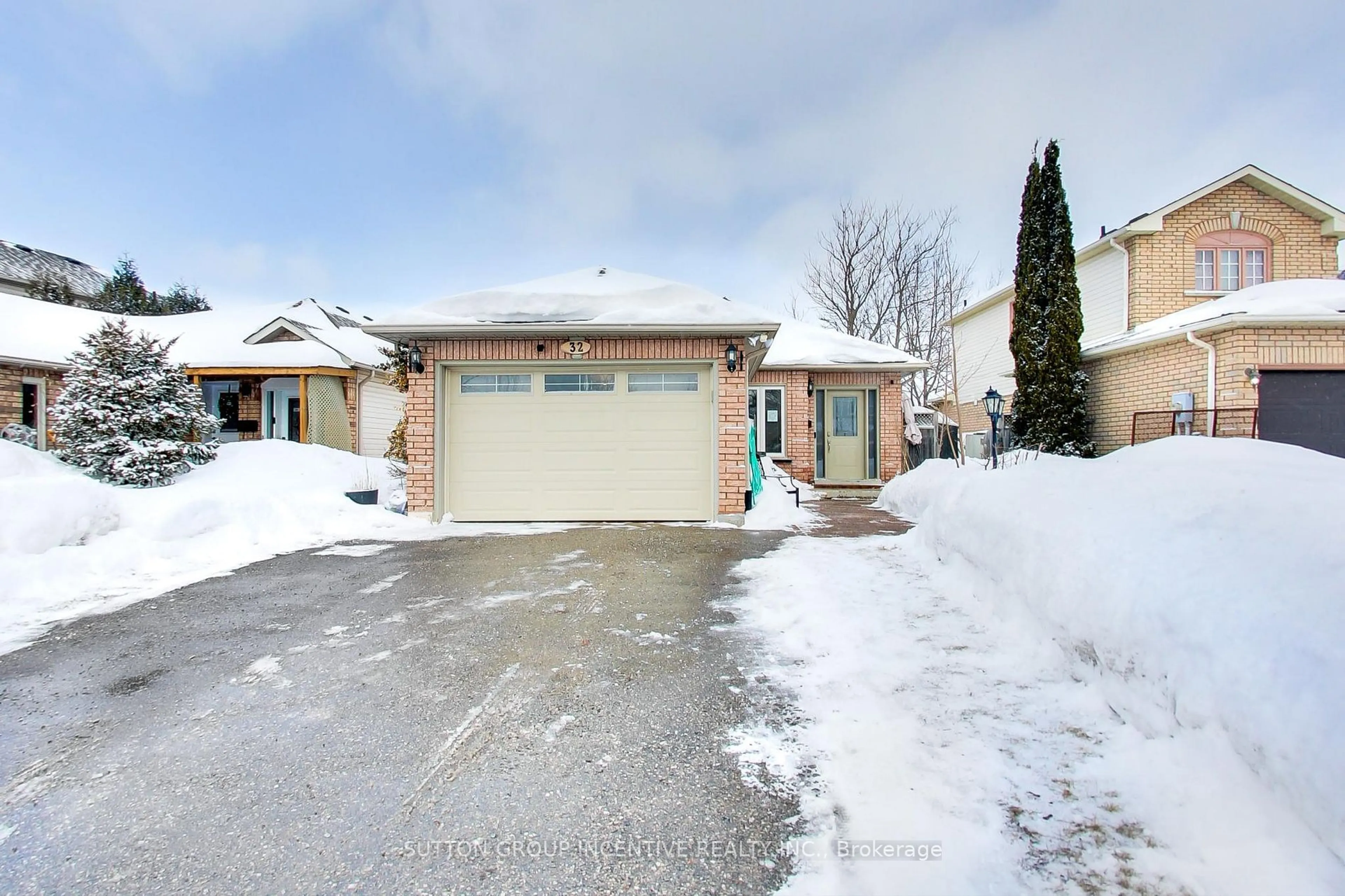 Unknown for 32 Gore Dr, Barrie Ontario L4N 8L3