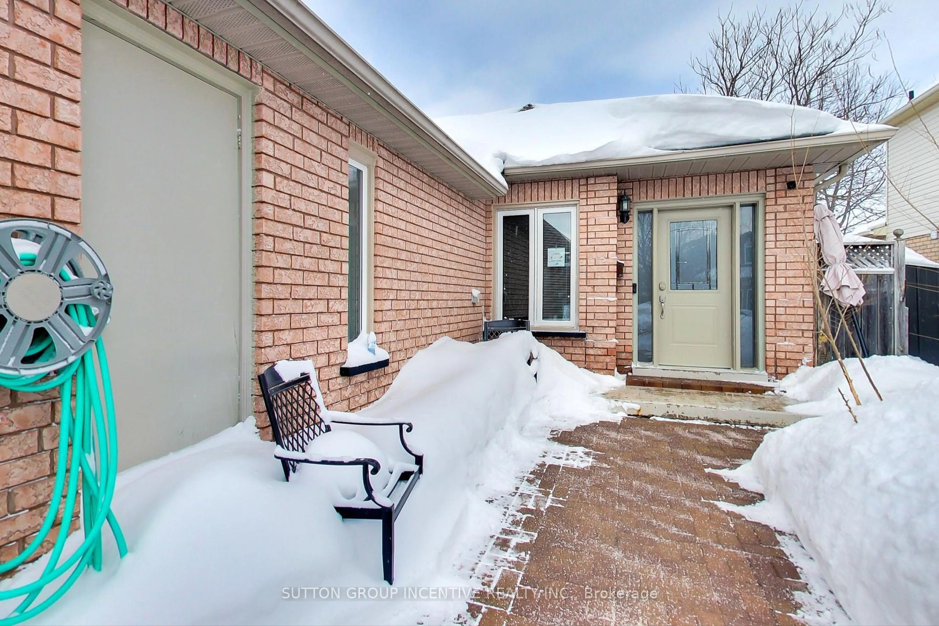 Home with brick exterior material, street for 32 Gore Dr, Barrie Ontario L4N 8L3