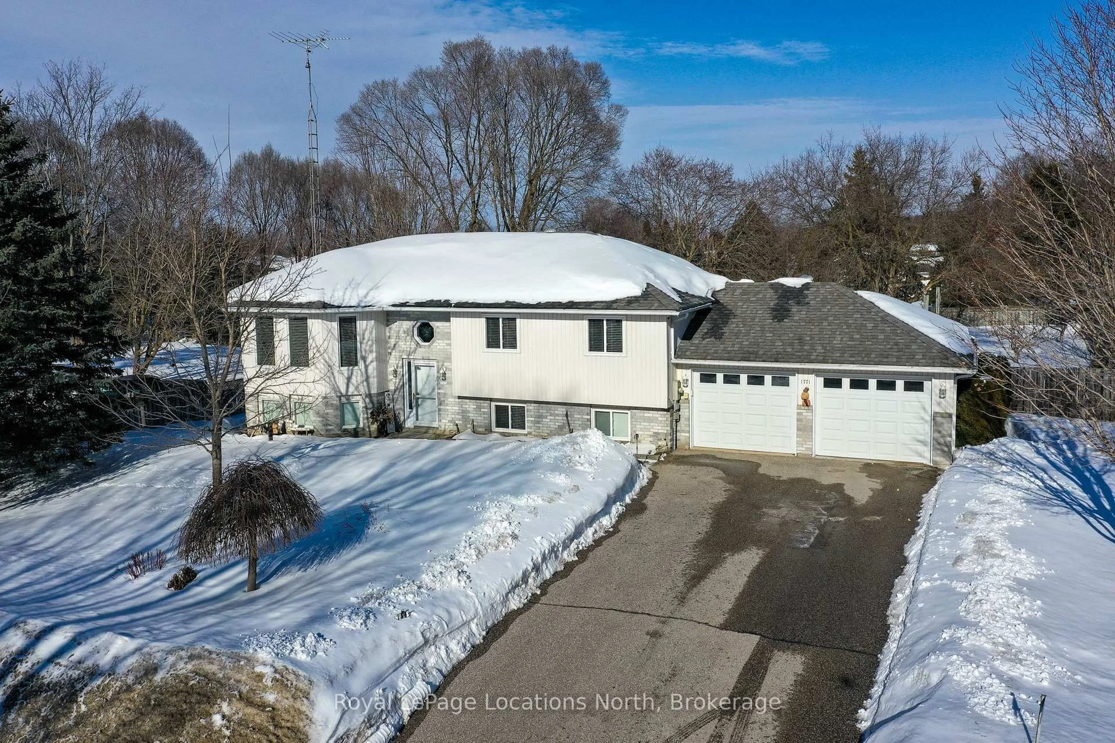 A pic from outside/outdoor area/front of a property/back of a property/a pic from drone, street for 1771 George Johnston Rd, Springwater Ontario L9X 2B2
