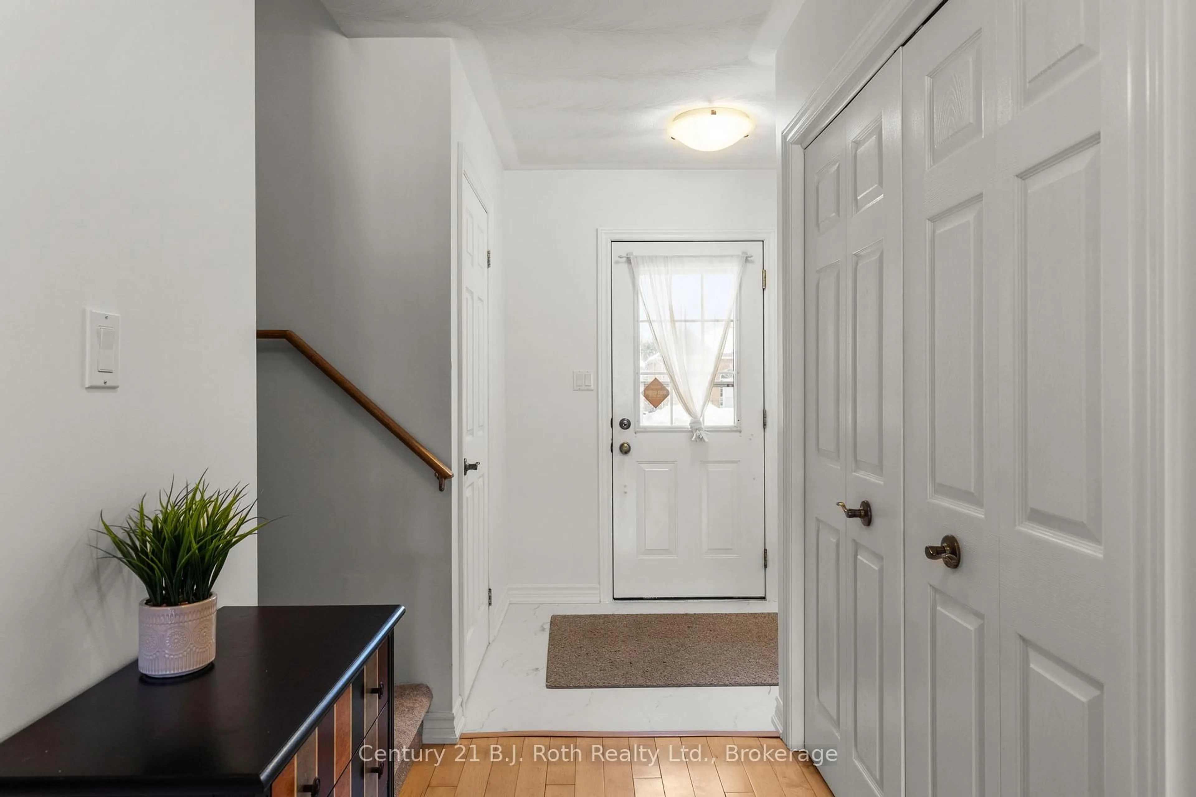 Indoor entryway for 6 Golden Eagle Way, Barrie Ontario L4M 6P4