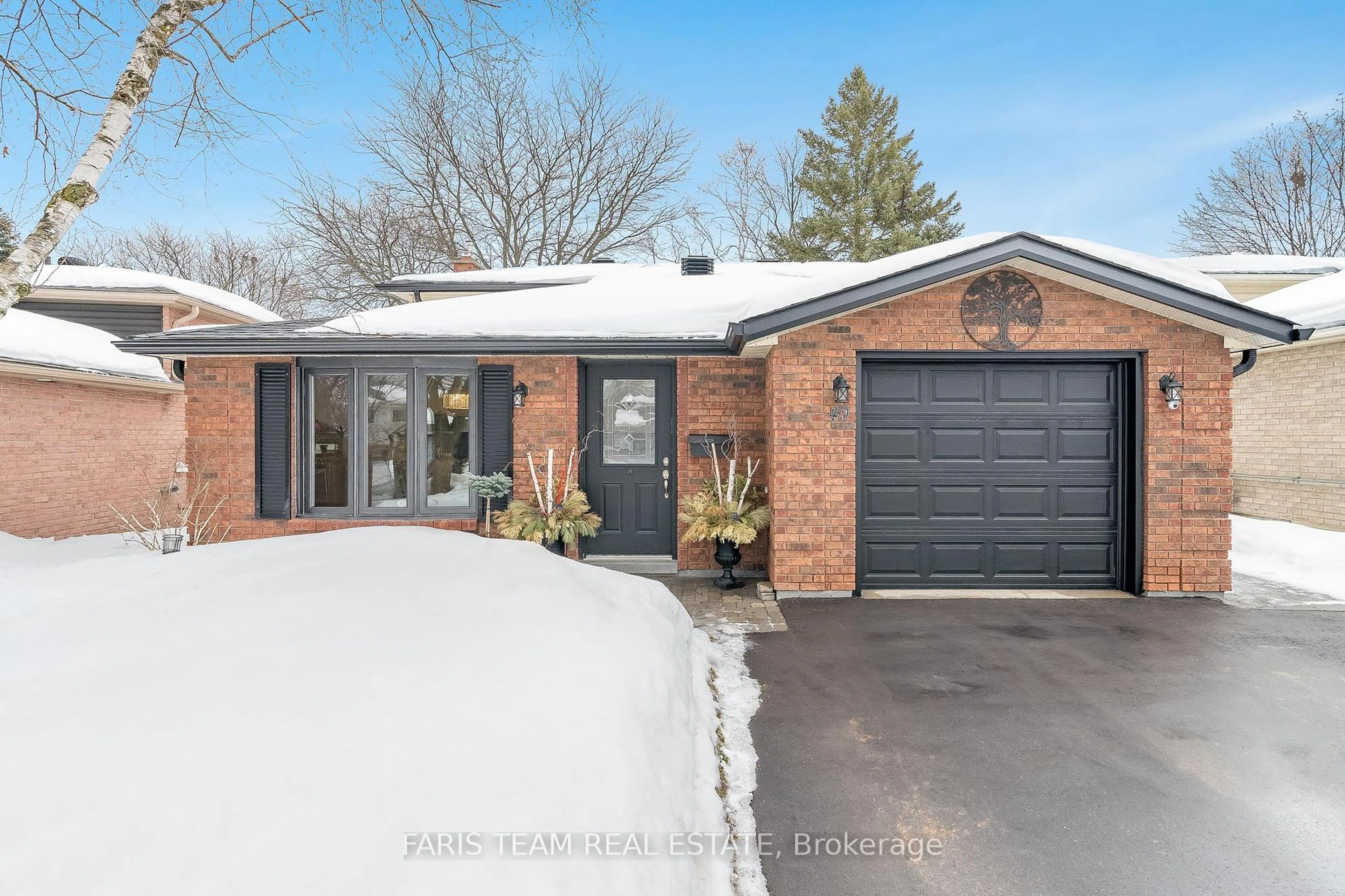 Home with brick exterior material, street for 49 Ridgeway Ave, Barrie Ontario L4N 5M2