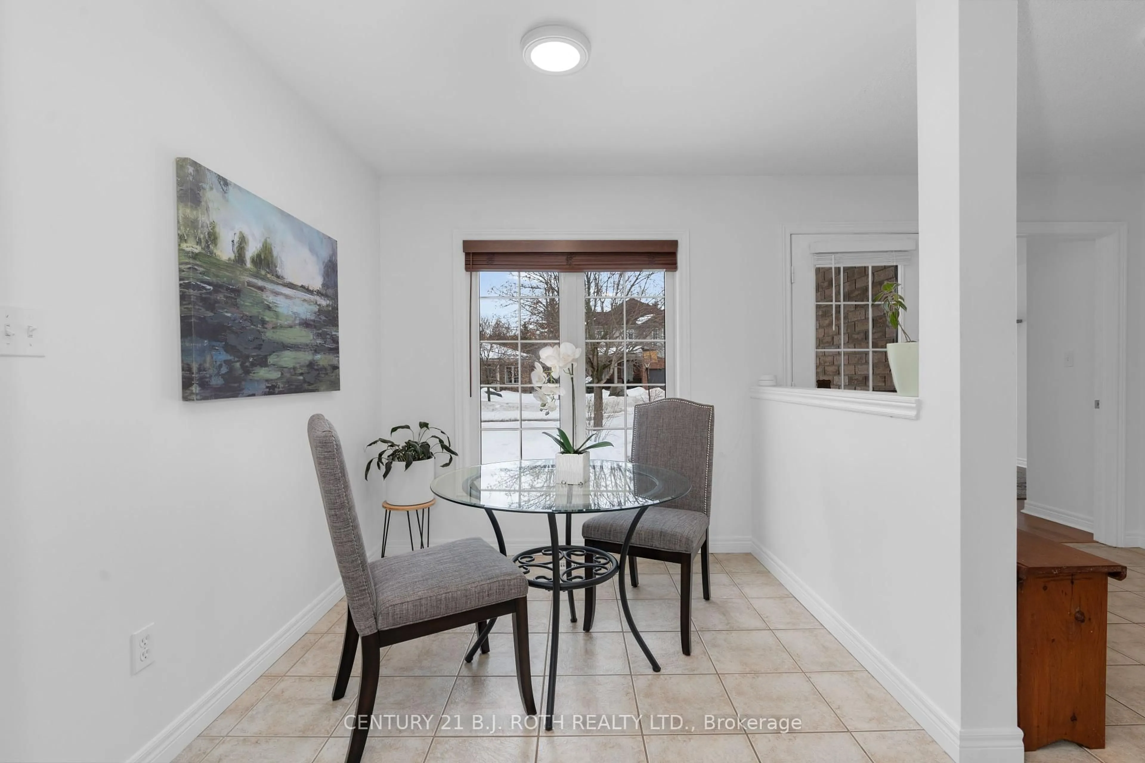 Dining room, ceramic/tile floor for 11 Marina Cres, Collingwood Ontario L9Y 5N3