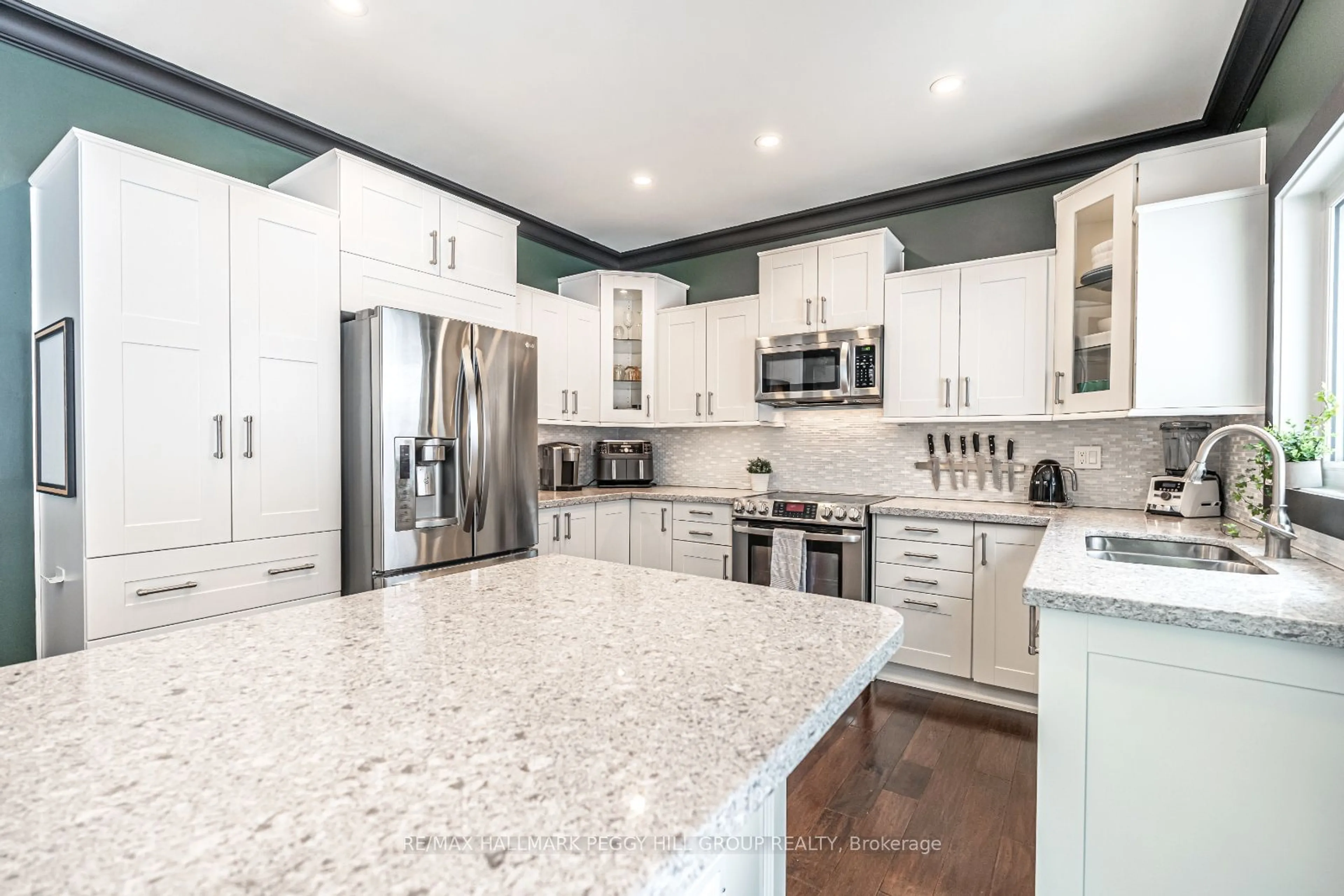 Contemporary kitchen, ceramic/tile floor for 8 Thrushwood Dr, Barrie Ontario L4N 0Z1