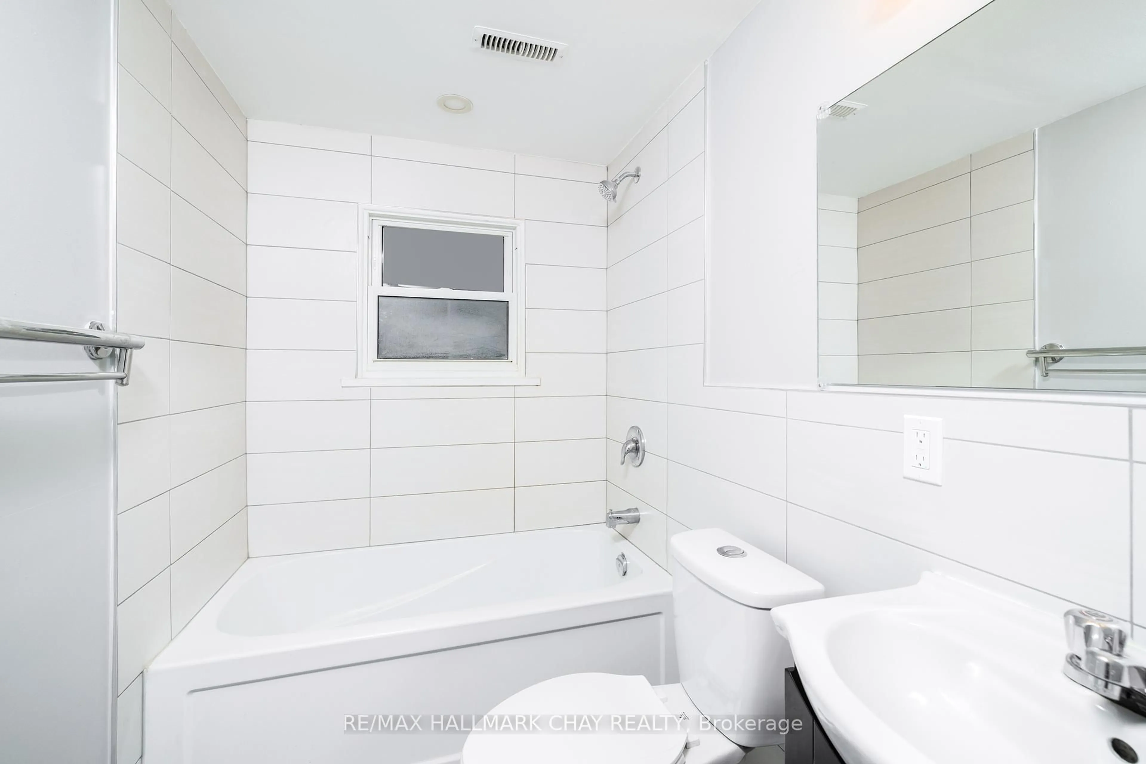 Standard bathroom, ceramic/tile floor for 9 Gunn St, Barrie Ontario L4M 2H2