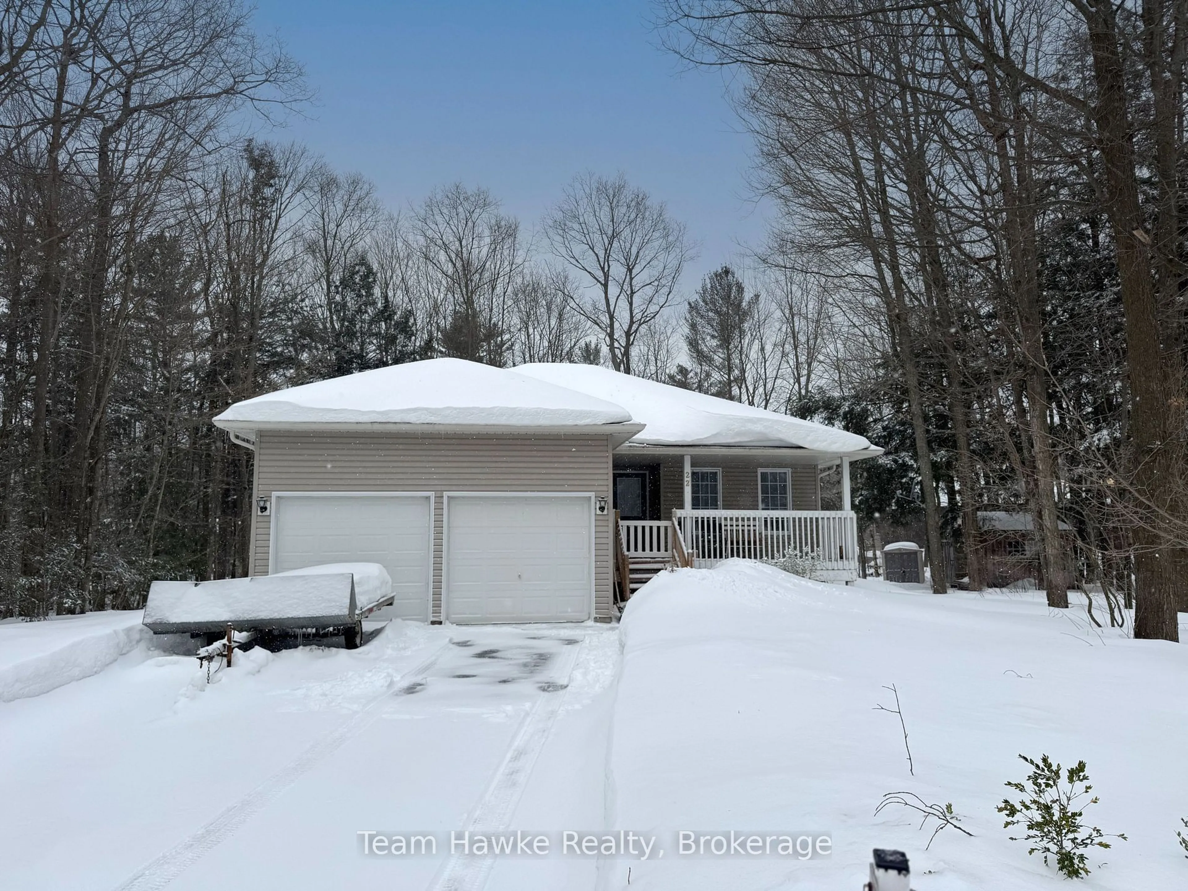 A pic from outside/outdoor area/front of a property/back of a property/a pic from drone, unknown for 22 LAURIER Blvd, Tiny Ontario L9M 0J2