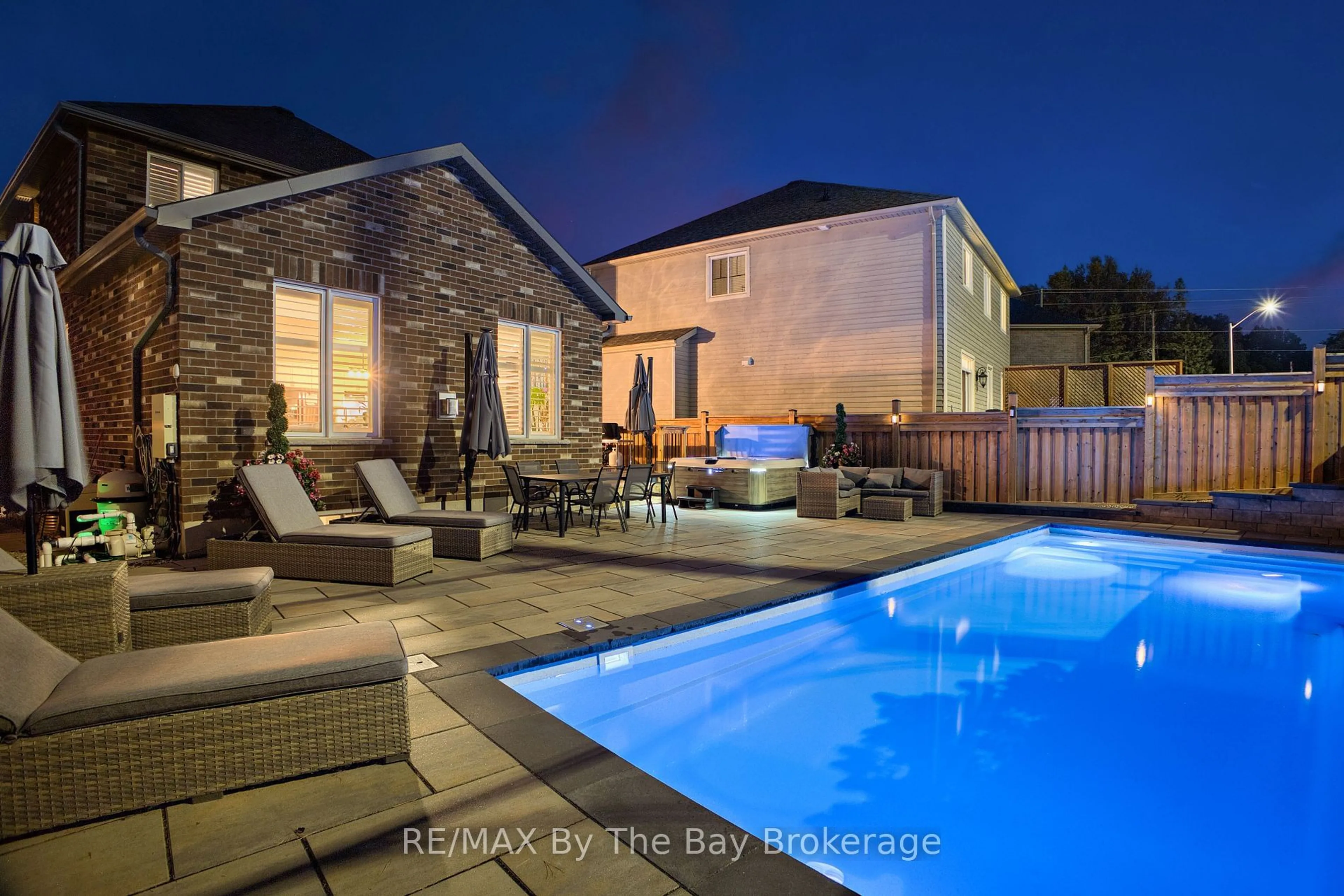 Pool for 79 LOCKERBIE Cres, Collingwood Ontario L9Y 0Y8