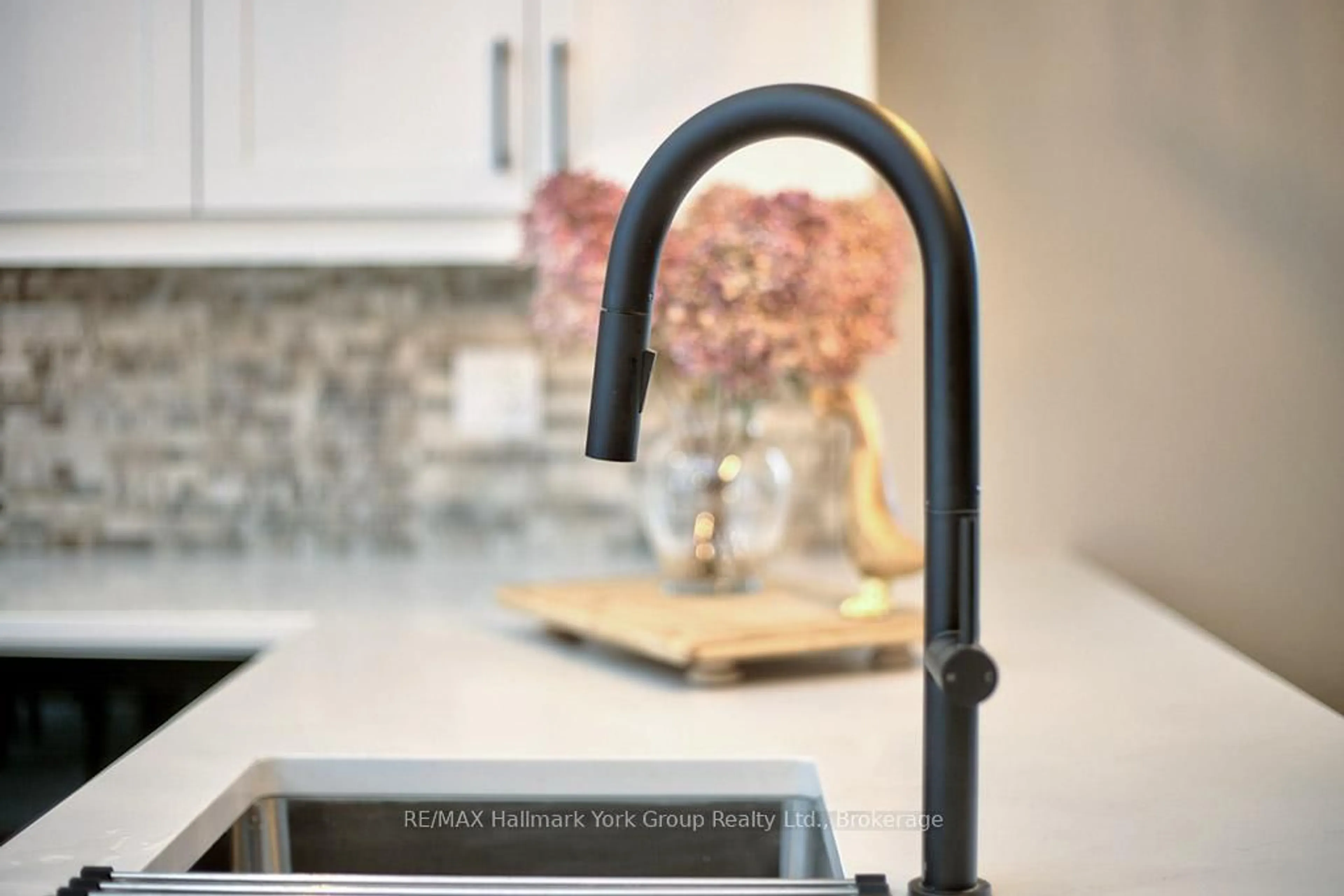 Contemporary kitchen, unknown for 34 Davis St, Collingwood Ontario L9Y 0C8