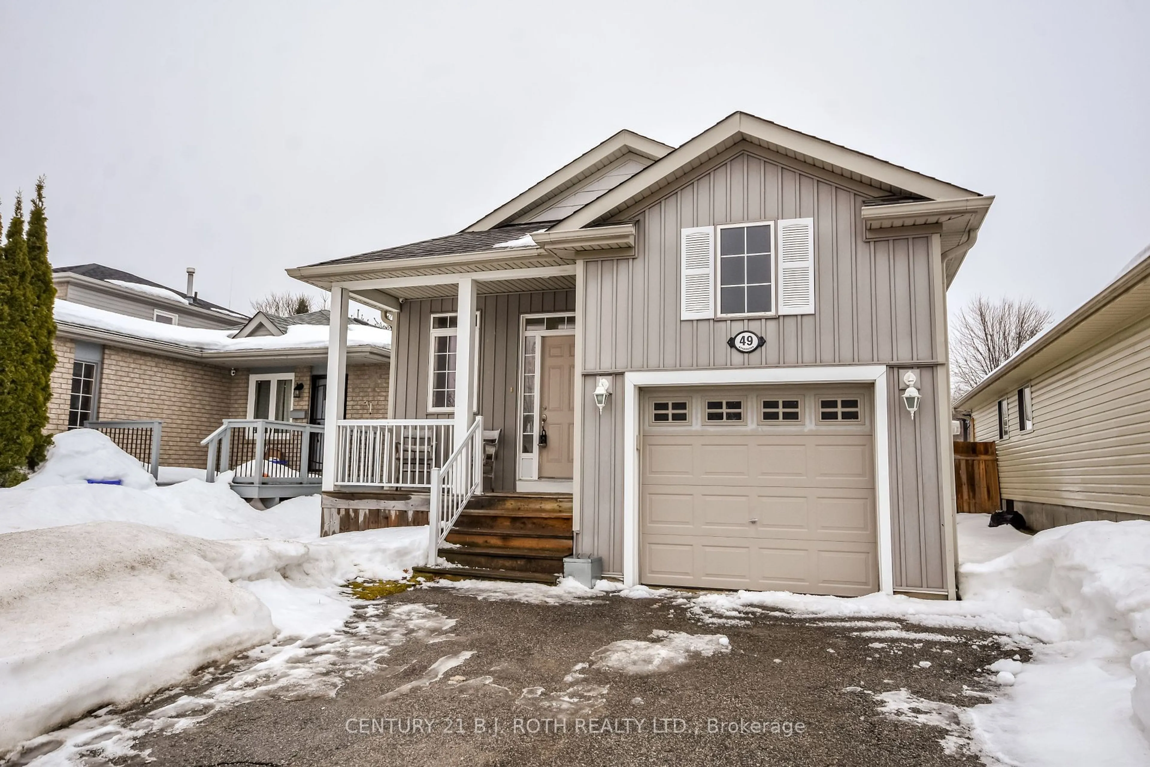 Home with vinyl exterior material, street for 49 Athabaska Rd, Barrie Ontario L4N 8E8