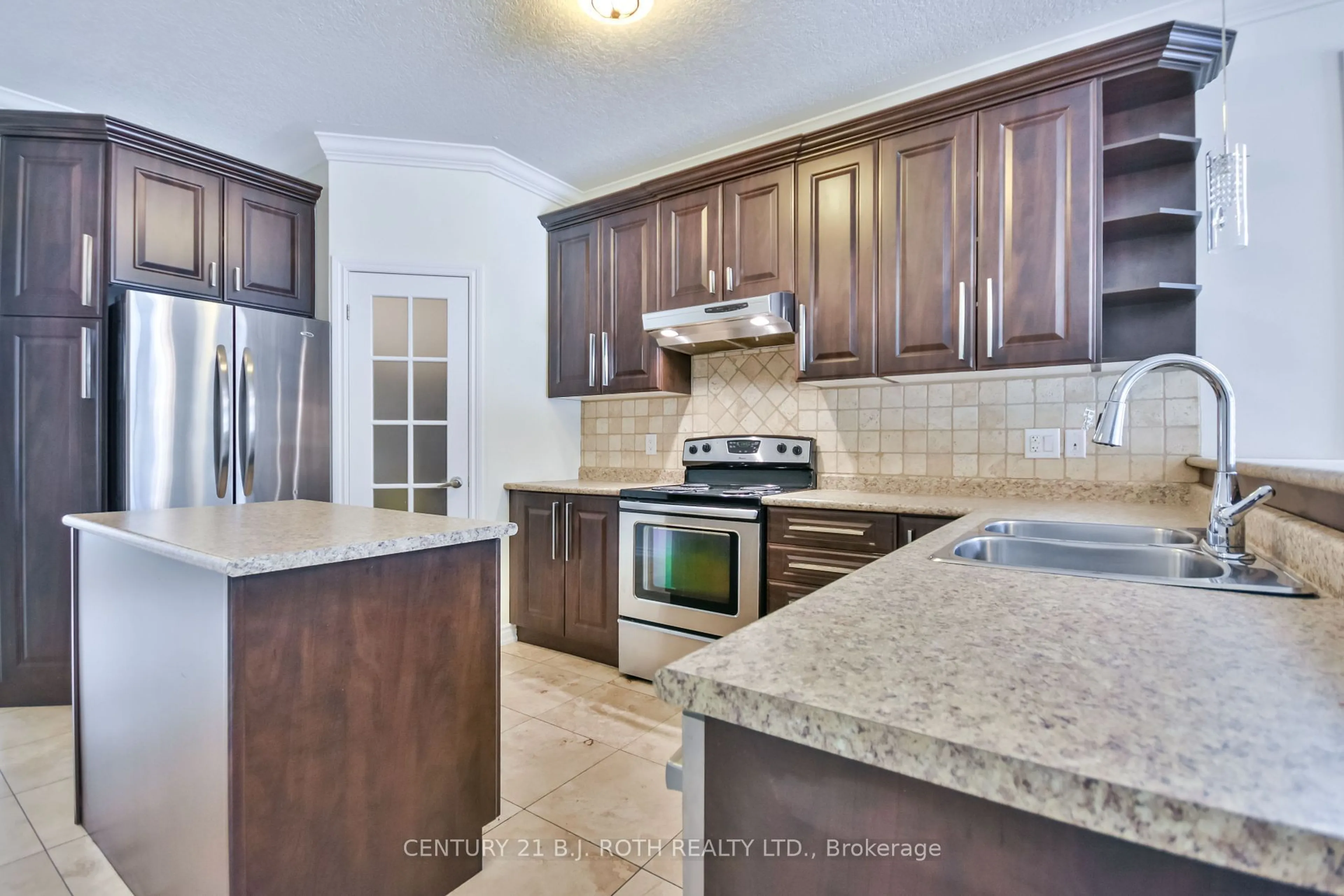 Open concept kitchen, ceramic/tile floor for 49 Athabaska Rd, Barrie Ontario L4N 8E8