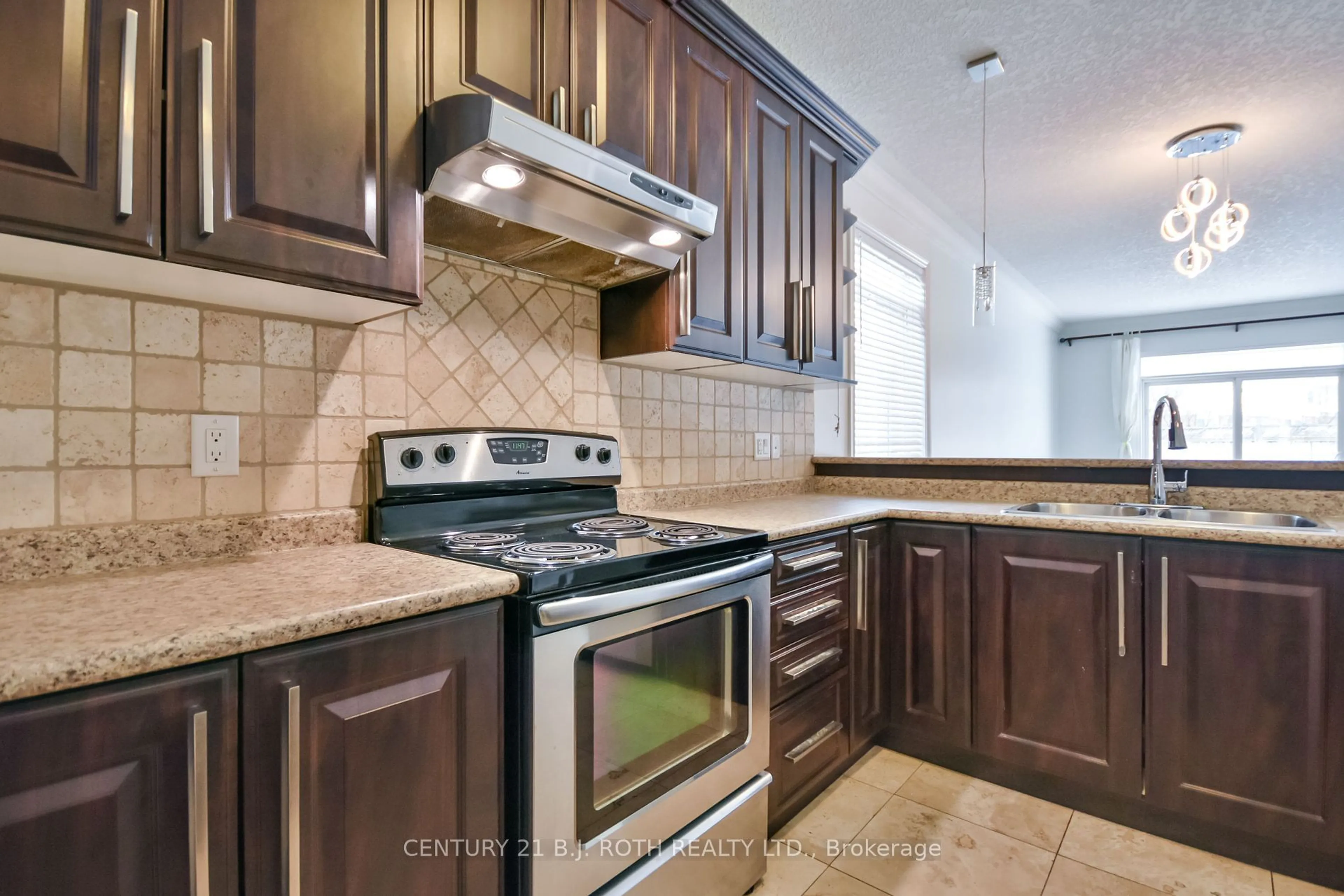 Standard kitchen, ceramic/tile floor for 49 Athabaska Rd, Barrie Ontario L4N 8E8