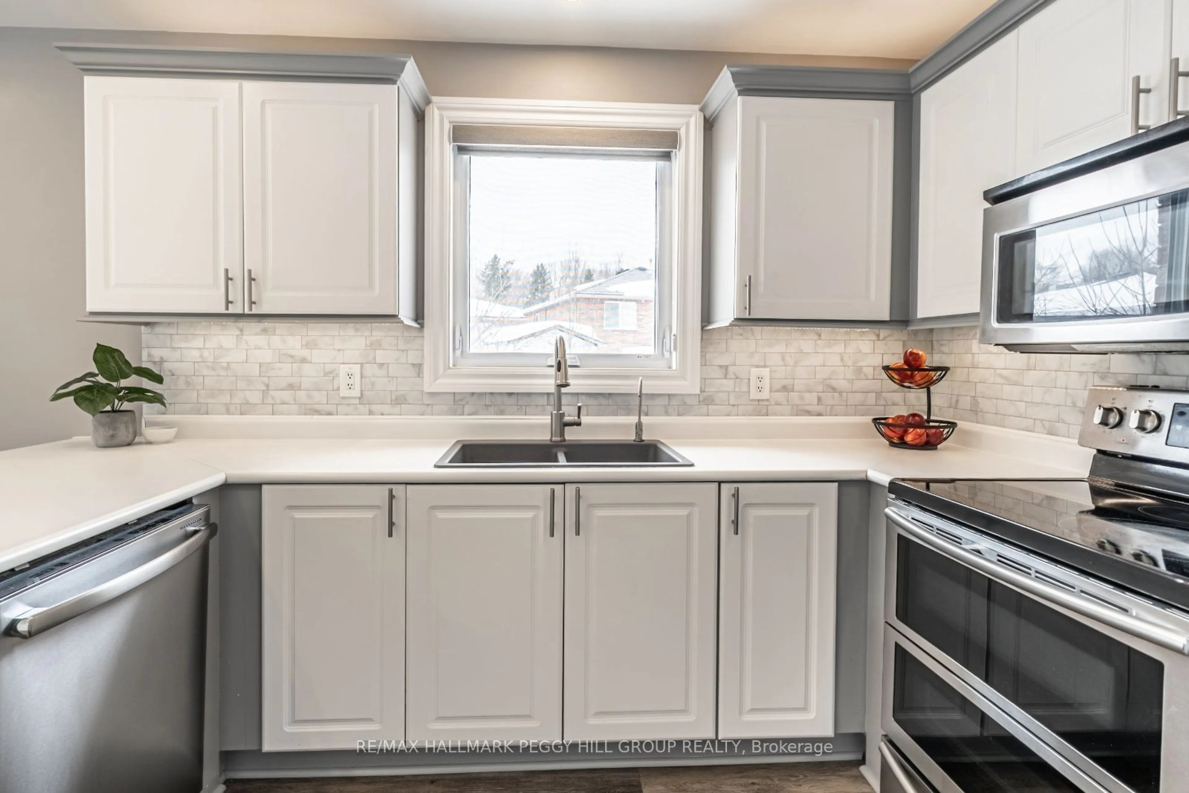 Open concept kitchen, ceramic/tile floor for 106 Brennan Ave, Barrie Ontario L4N 8M2