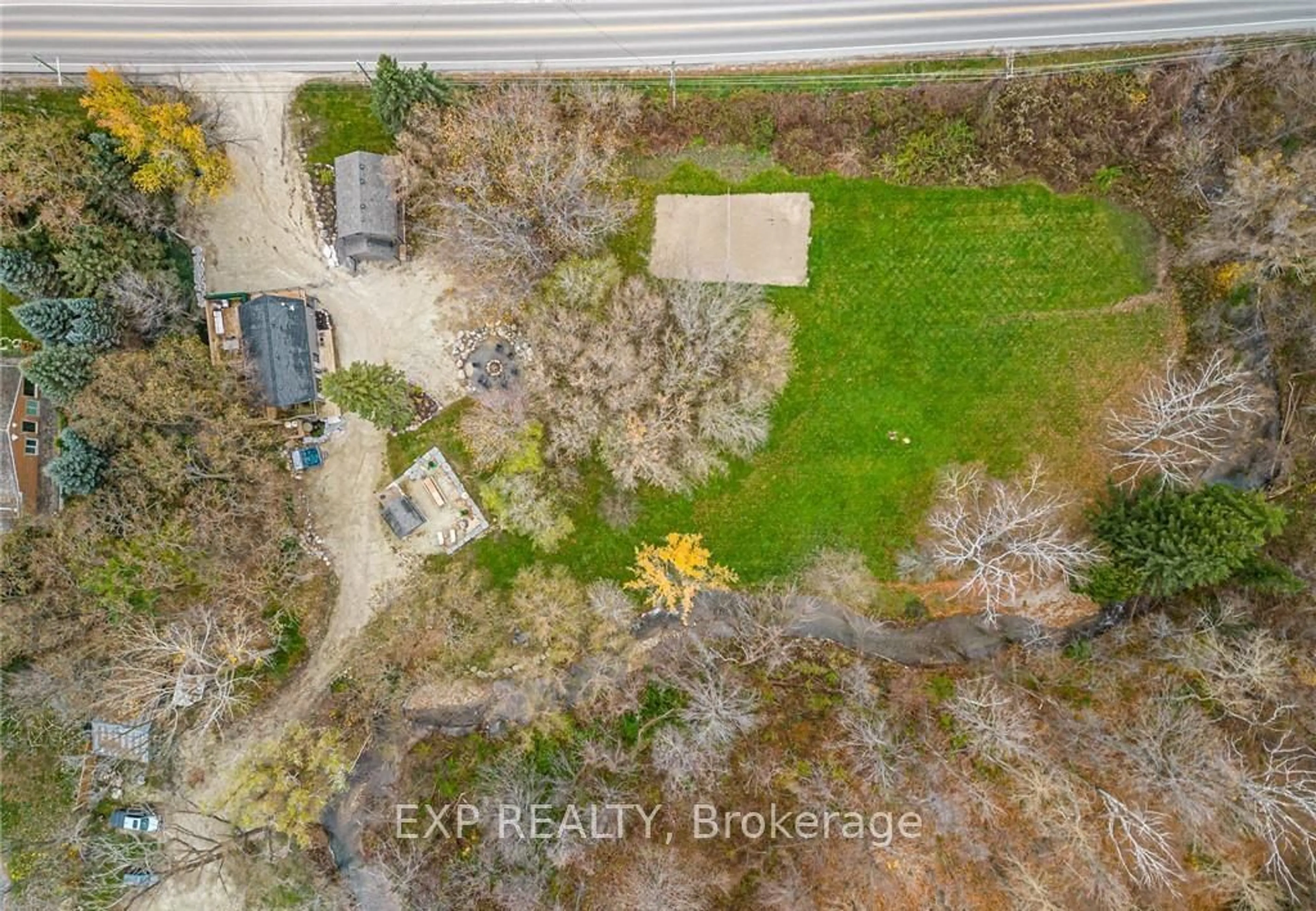 A pic from outside/outdoor area/front of a property/back of a property/a pic from drone, street for 645 Mountain Rd, Collingwood Ontario L9Y 5G2