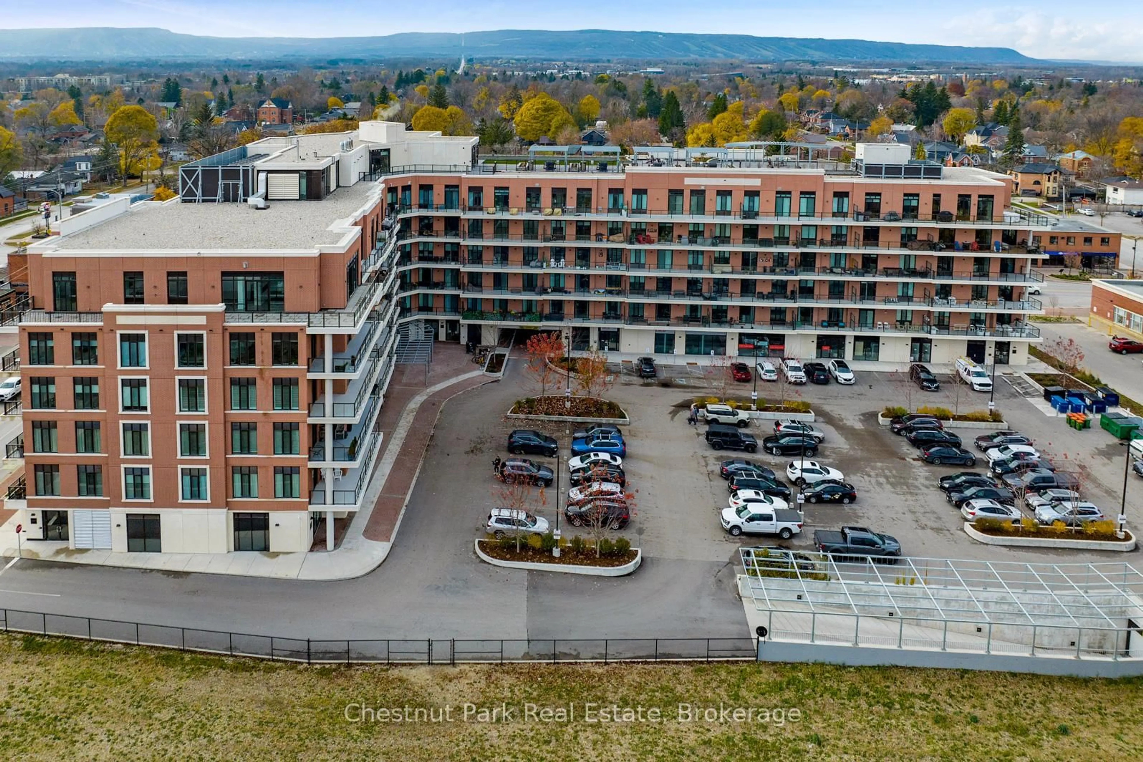 A pic from outside/outdoor area/front of a property/back of a property/a pic from drone, building for 1 Hume St #202, Collingwood Ontario L9Y 0X3