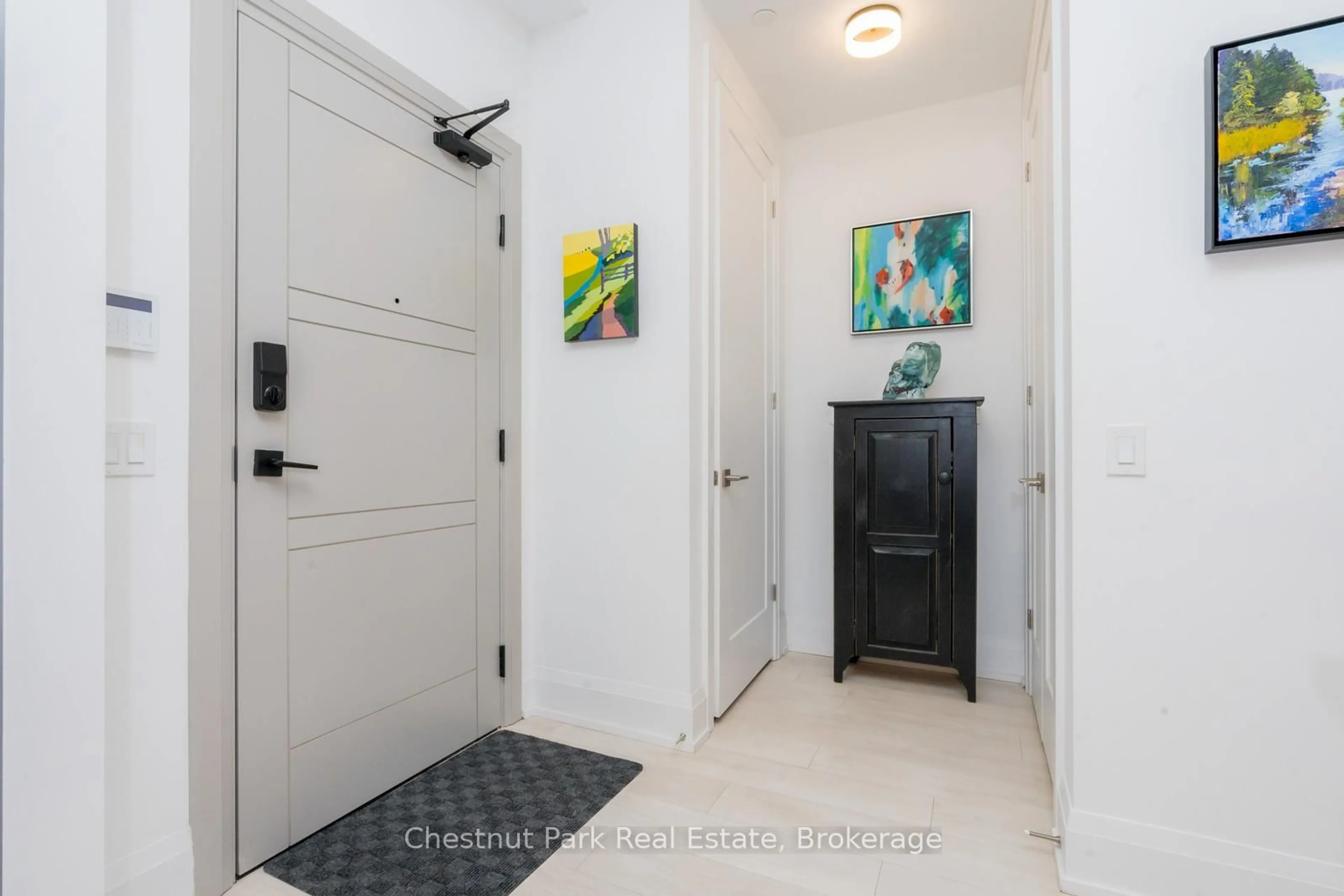 Indoor entryway for 1 Hume St #202, Collingwood Ontario L9Y 0X3