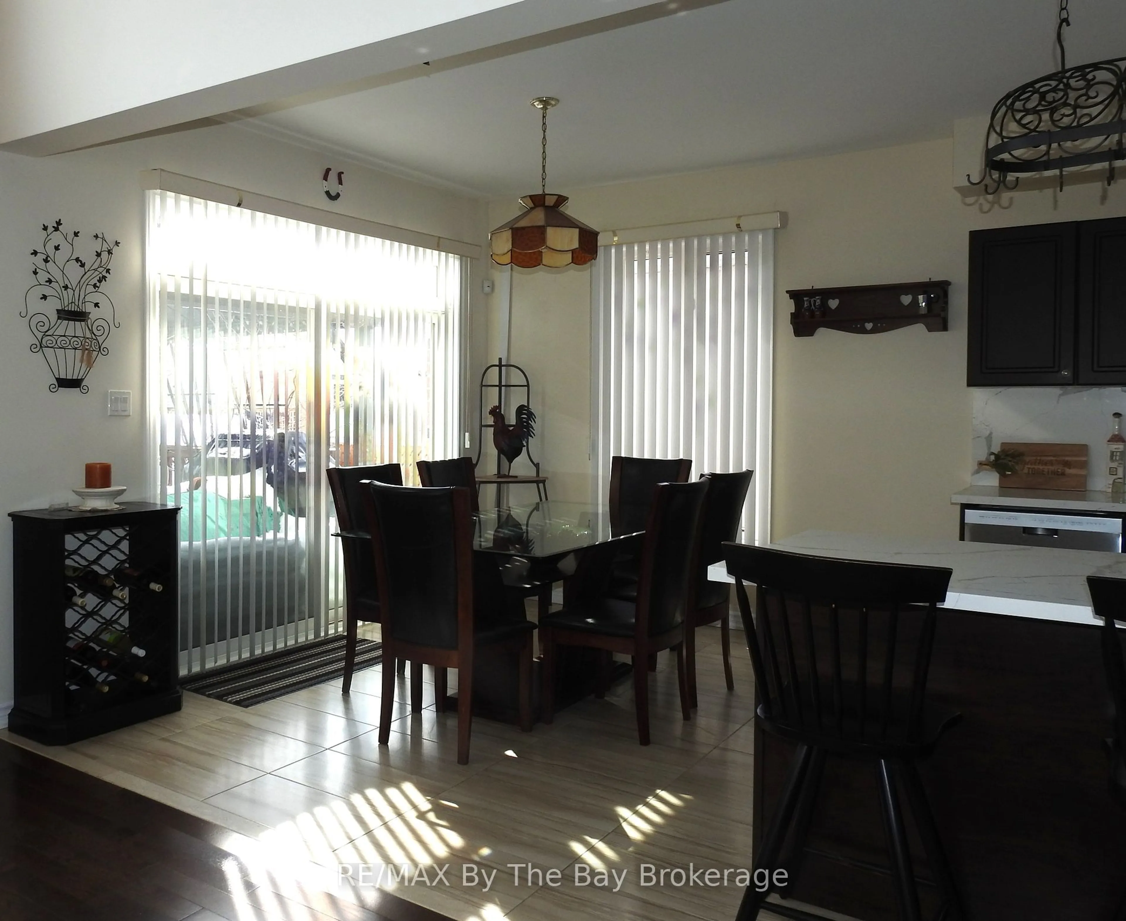 Dining room, wood/laminate floor for 48 Allegra Dr, Wasaga Beach Ontario L9Z 0H1