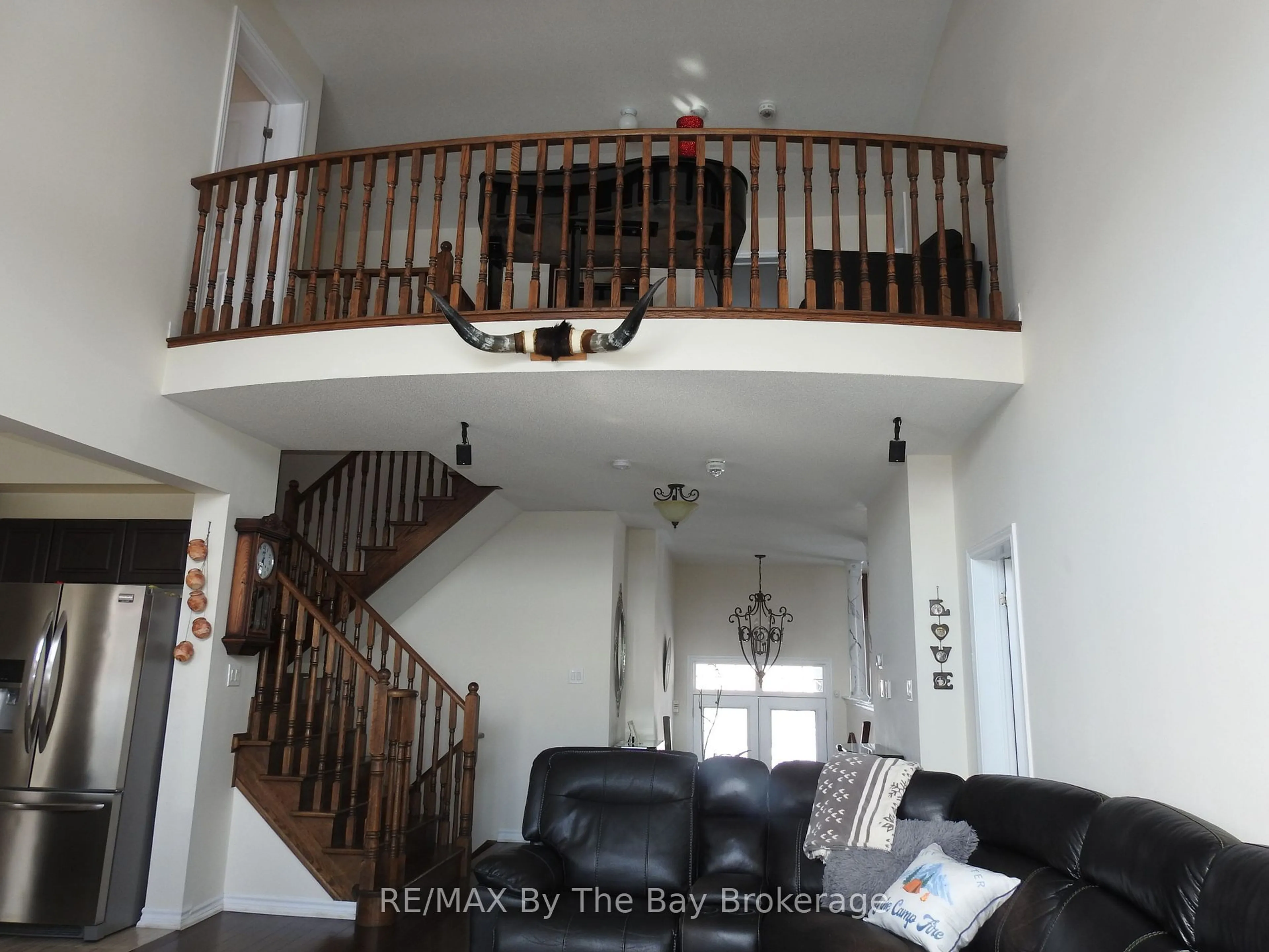 Indoor foyer for 48 Allegra Dr, Wasaga Beach Ontario L9Z 0H1