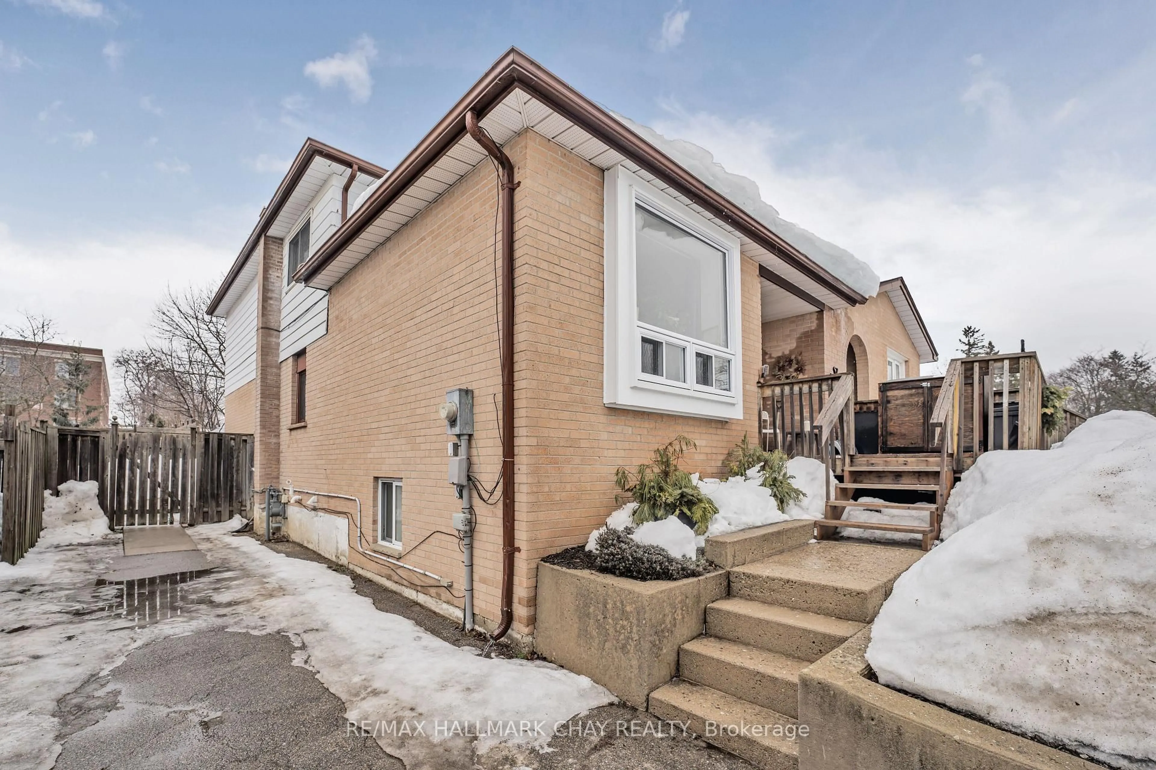 Home with brick exterior material, street for 34 Sylvia St, Barrie Ontario L4M 5J4