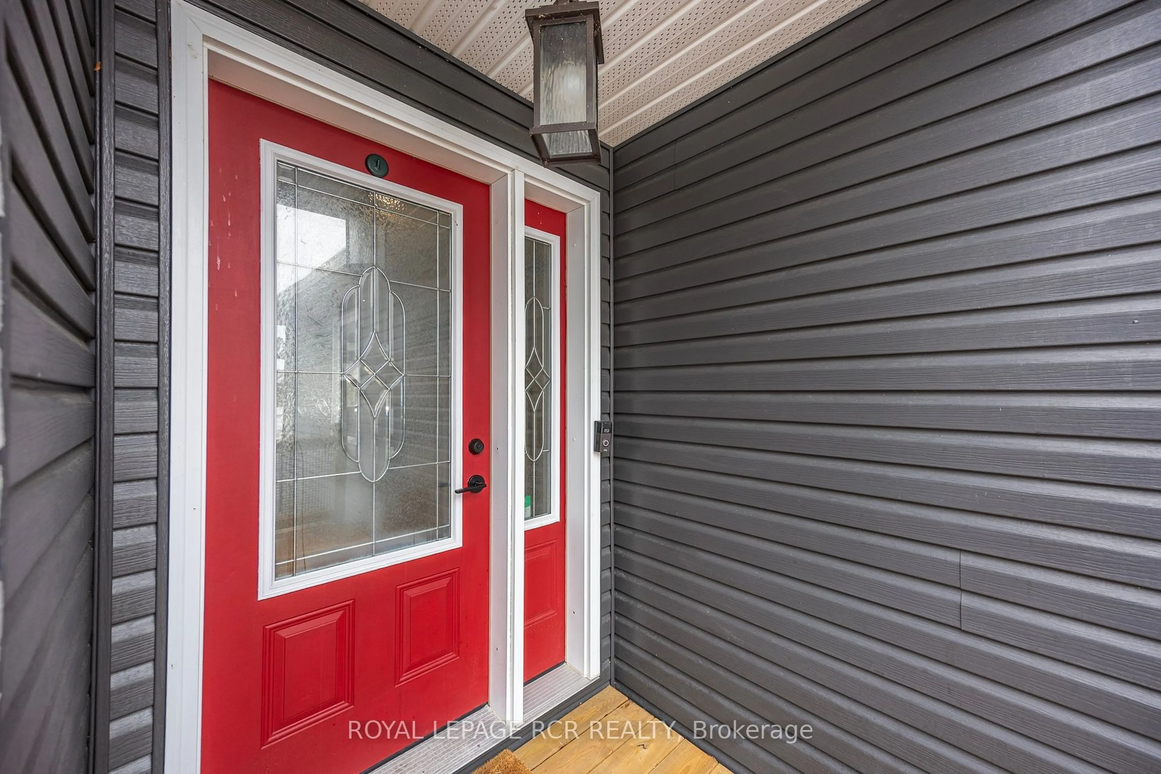 Indoor entryway for 236 Simcoe St, Clearview Ontario L0M 1S0