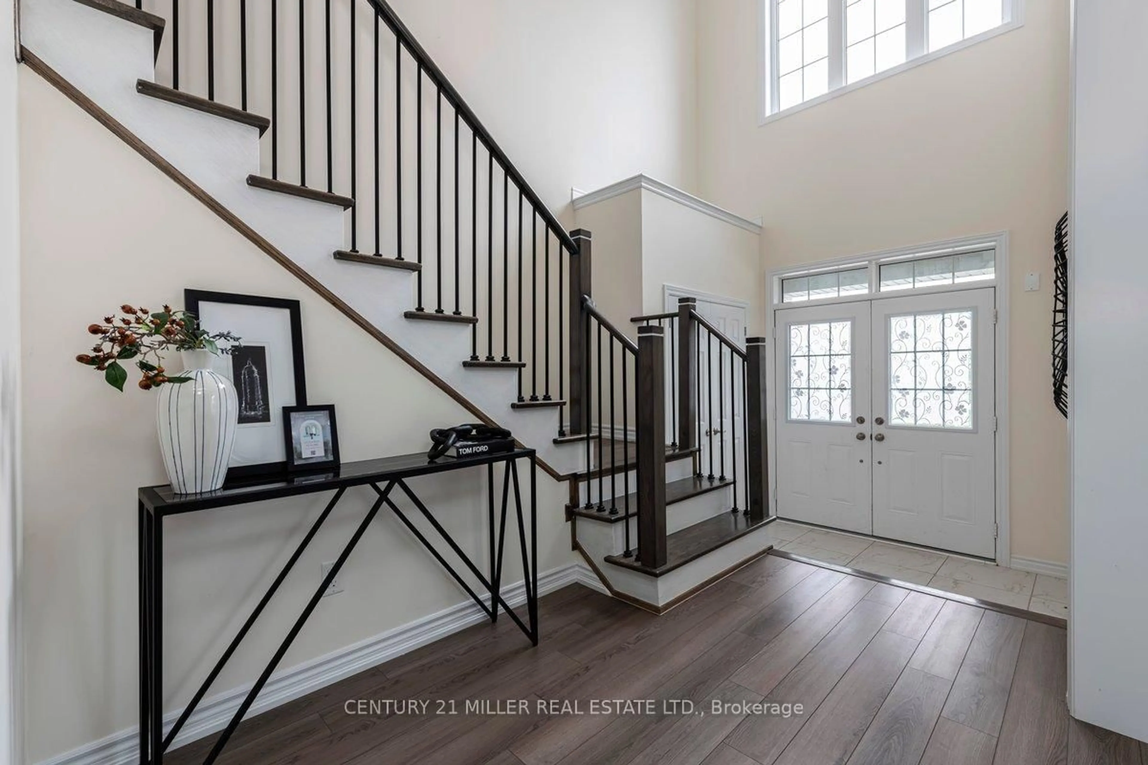 Indoor entryway for 203 Roy Dr, Clearview Ontario L0M 1S0
