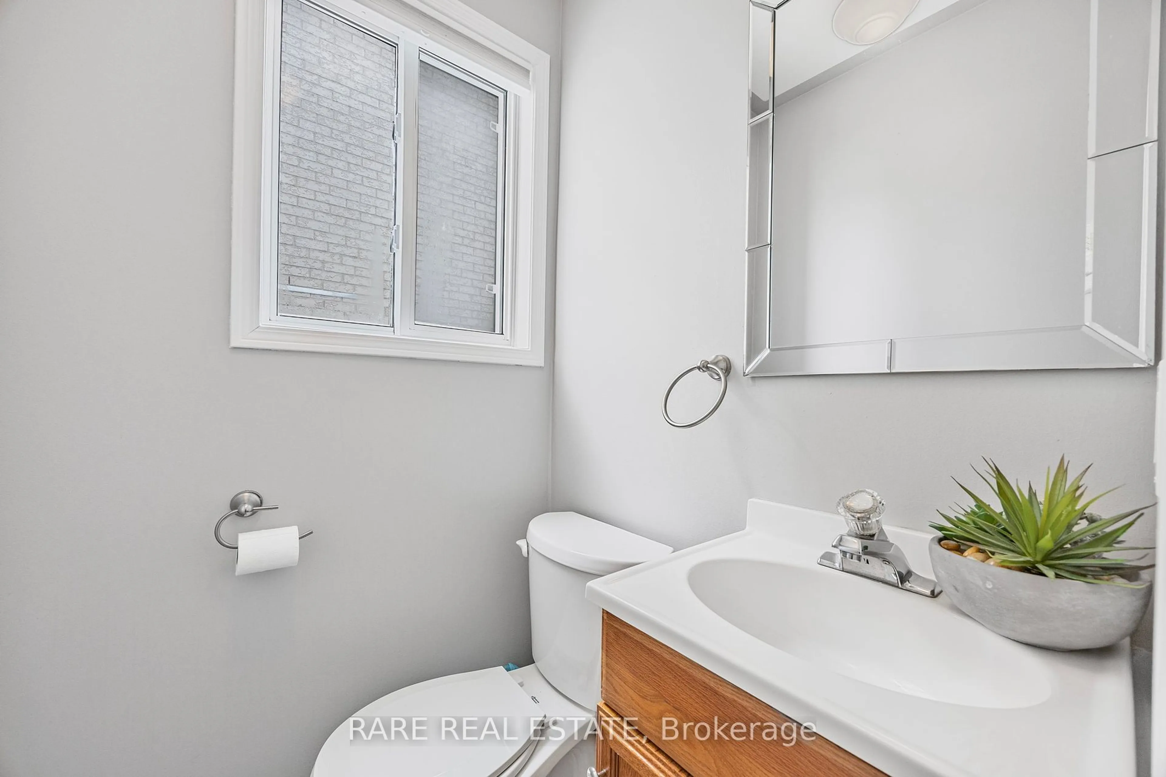 Standard bathroom, unknown for 196 Hurst Dr, Barrie Ontario L4N 8K8