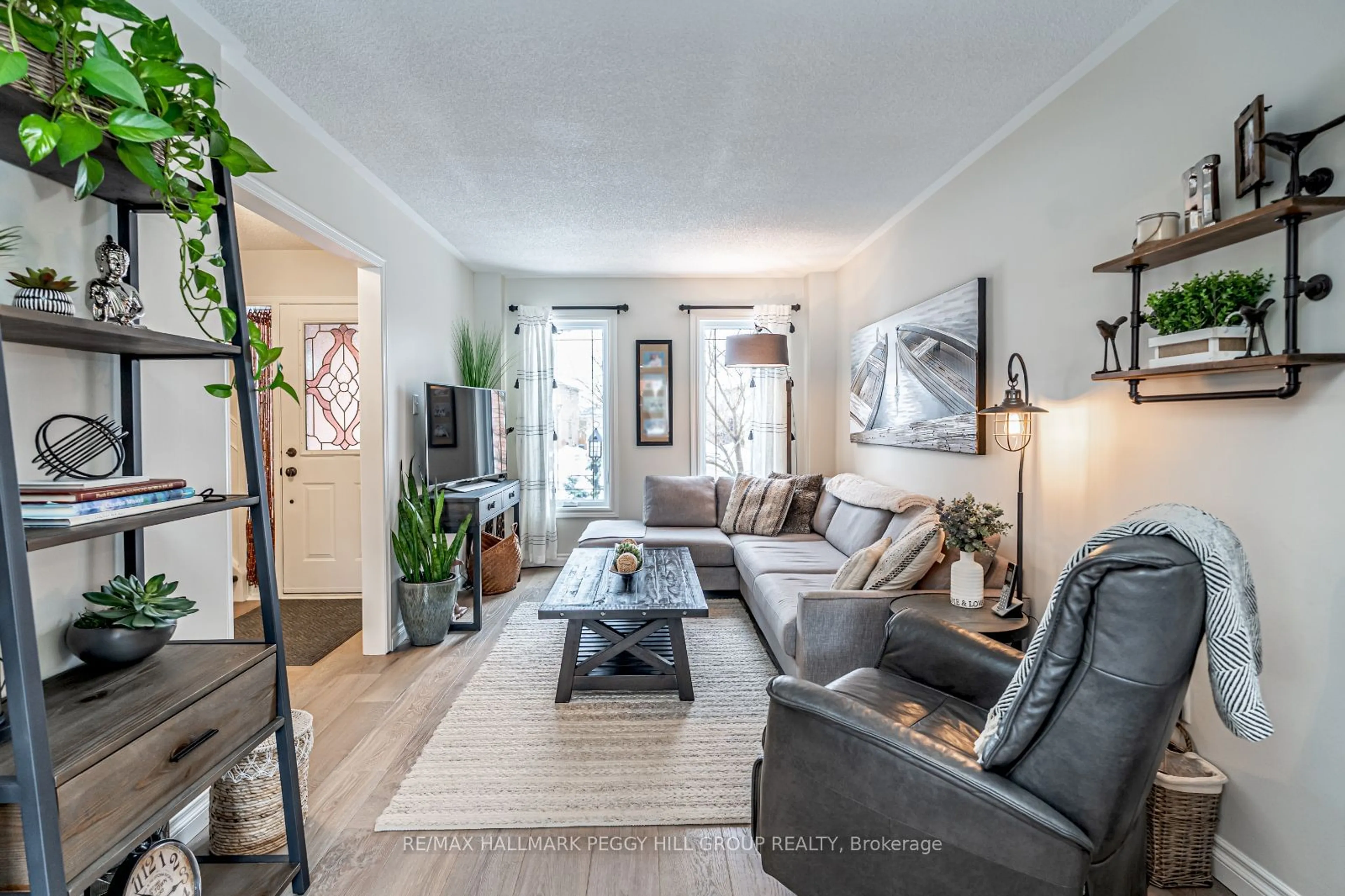 Living room with furniture, unknown for 13 Bishop Dr, Barrie Ontario L4N 6Y6