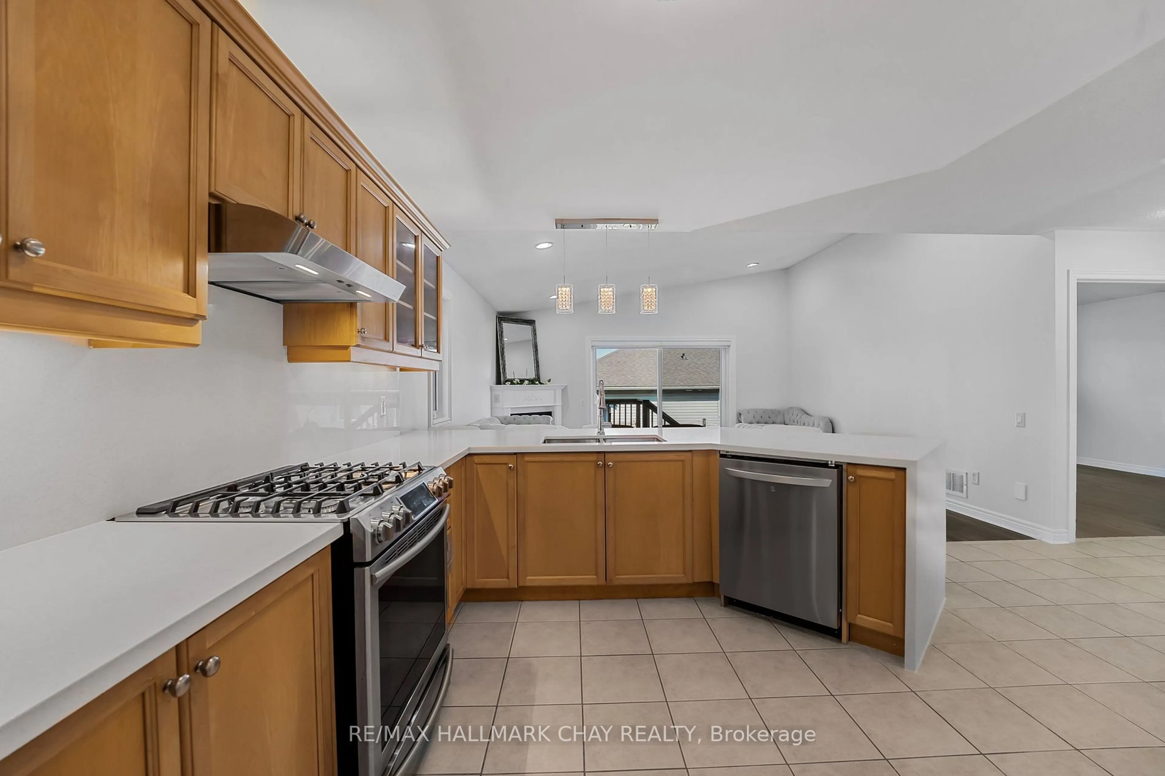 Standard kitchen, unknown for 3 Duval Dr, Barrie Ontario L4M 6V2