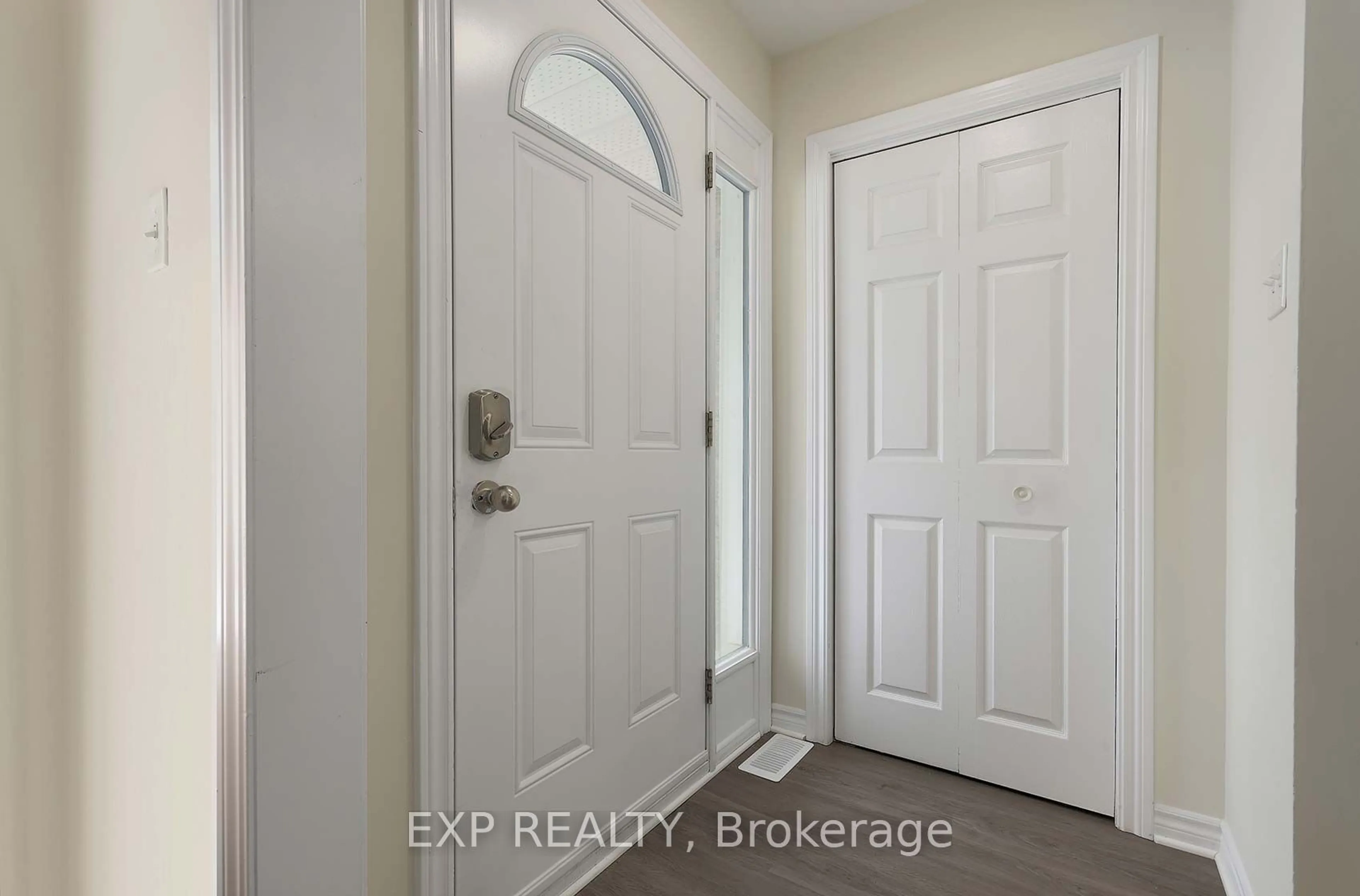 Indoor entryway for 22A Bernick Dr, Barrie Ontario L4M 5J5