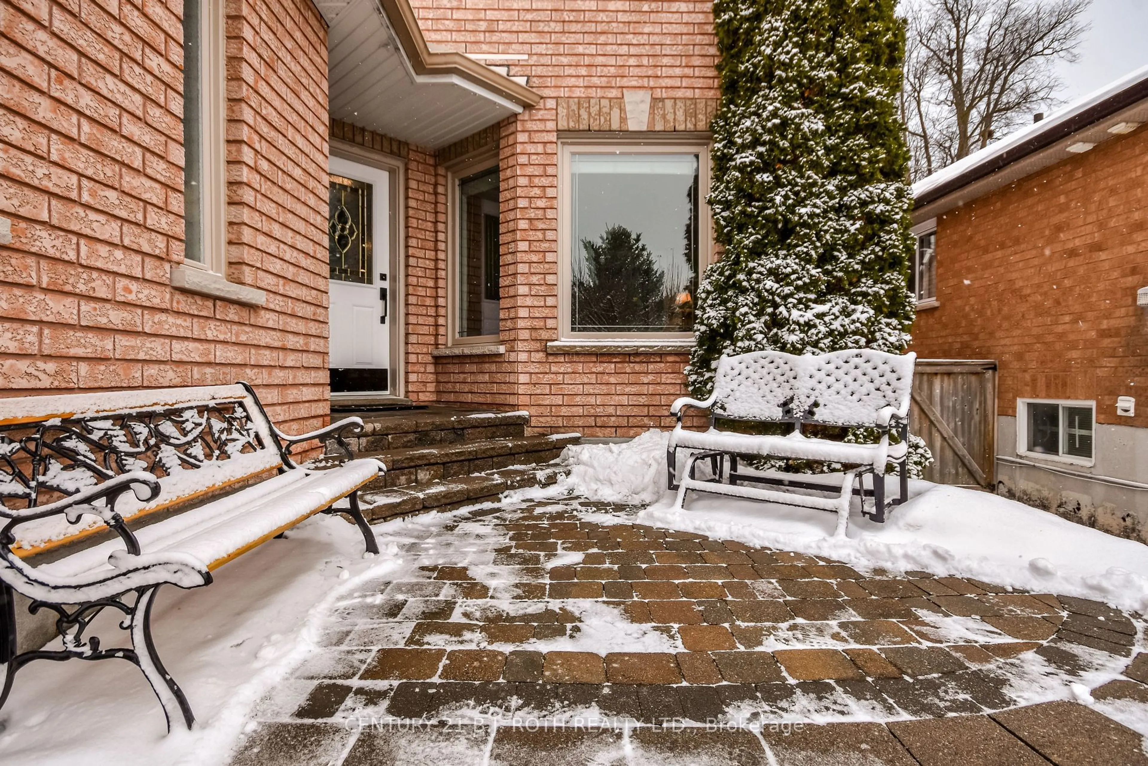 Patio, street for 100 Ward Dr, Barrie Ontario L4N 8A5