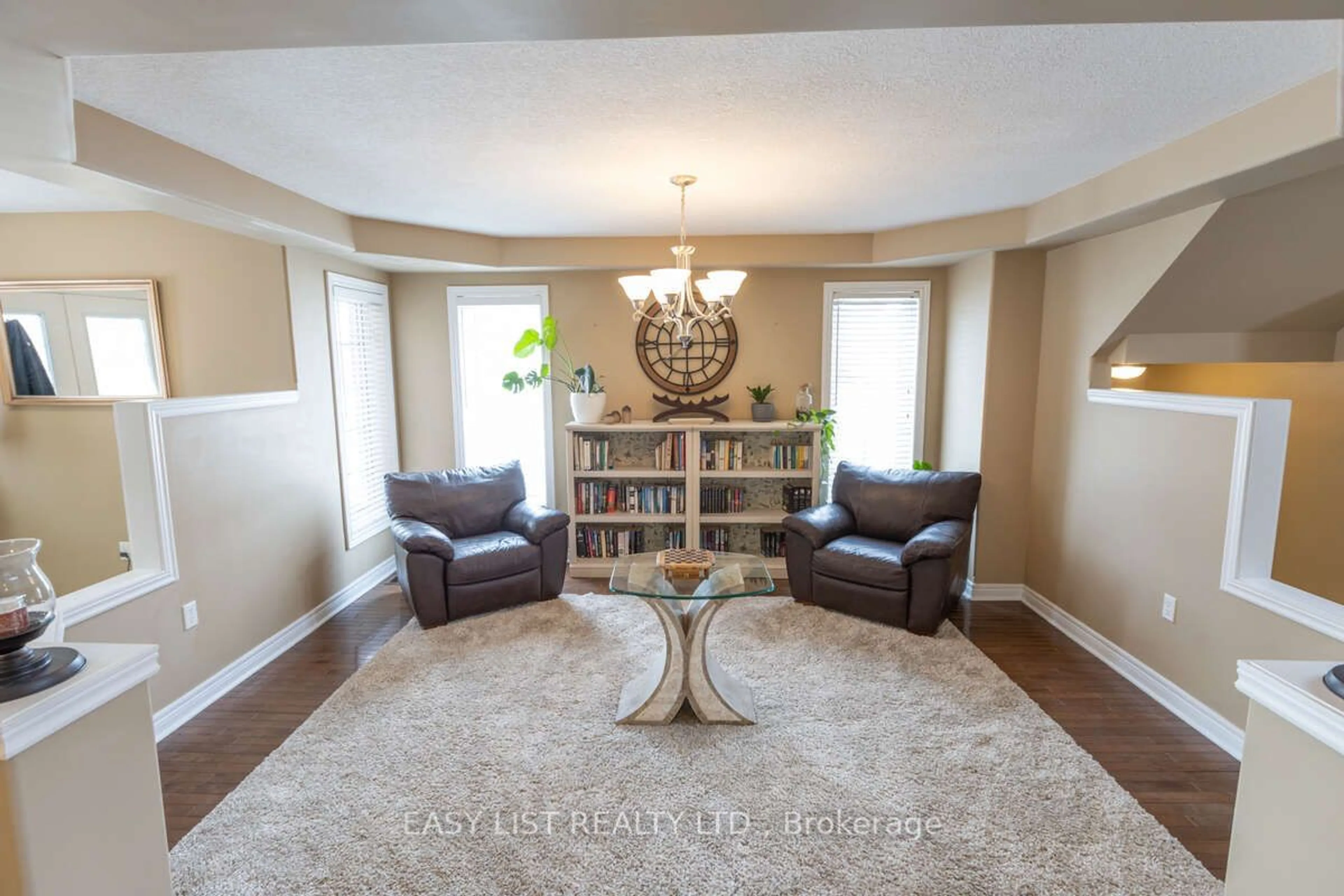 Living room with furniture, unknown for 77 Balmoral Pl, Barrie Ontario L4N 0Y9