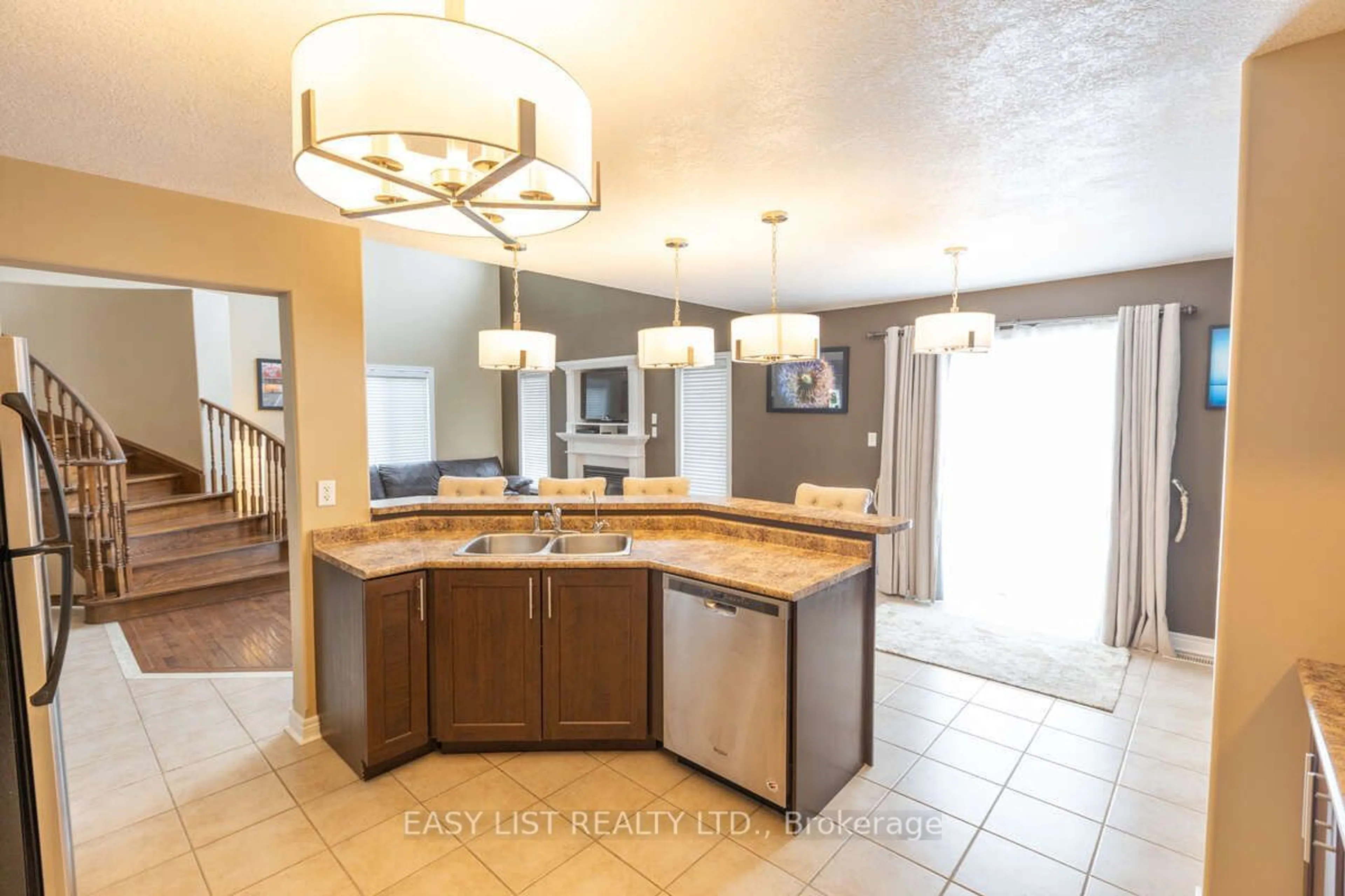 Open concept kitchen, ceramic/tile floor for 77 Balmoral Pl, Barrie Ontario L4N 0Y9