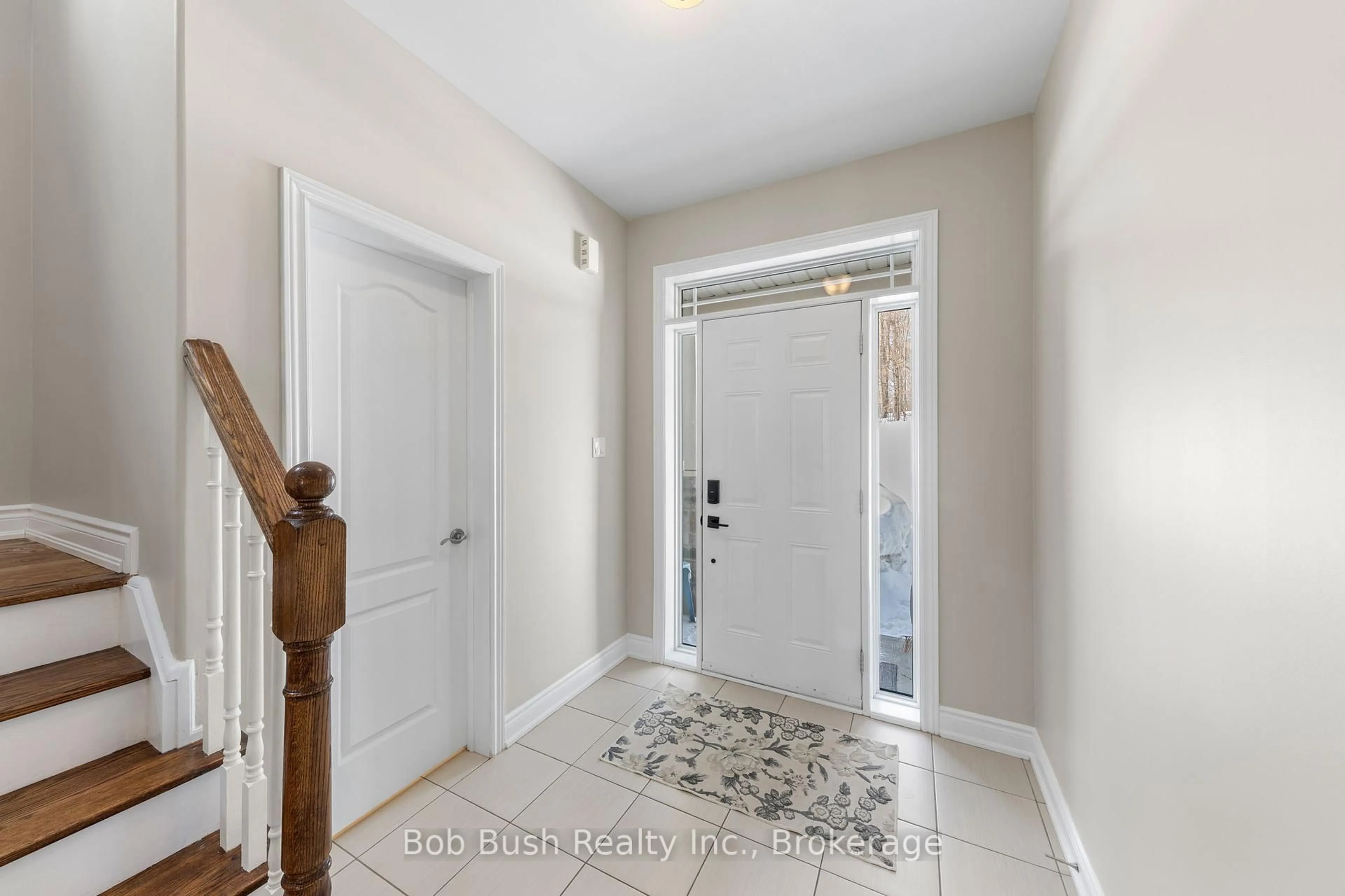 Indoor entryway for 3067 MONARCH Dr, Orillia Ontario L3V 8K3