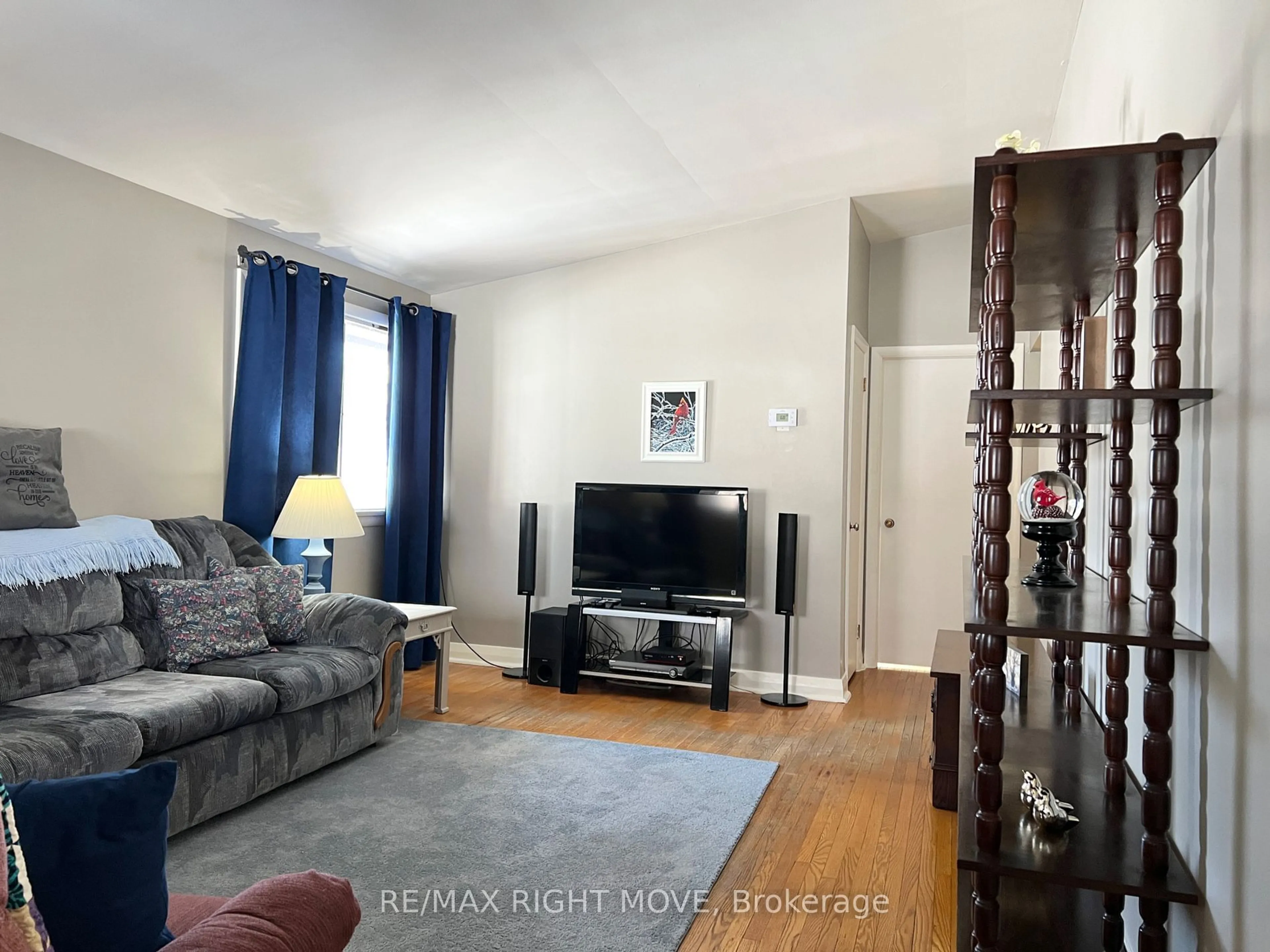 Living room with furniture, unknown for 325 Delia St, Orillia Ontario L3V 1H1