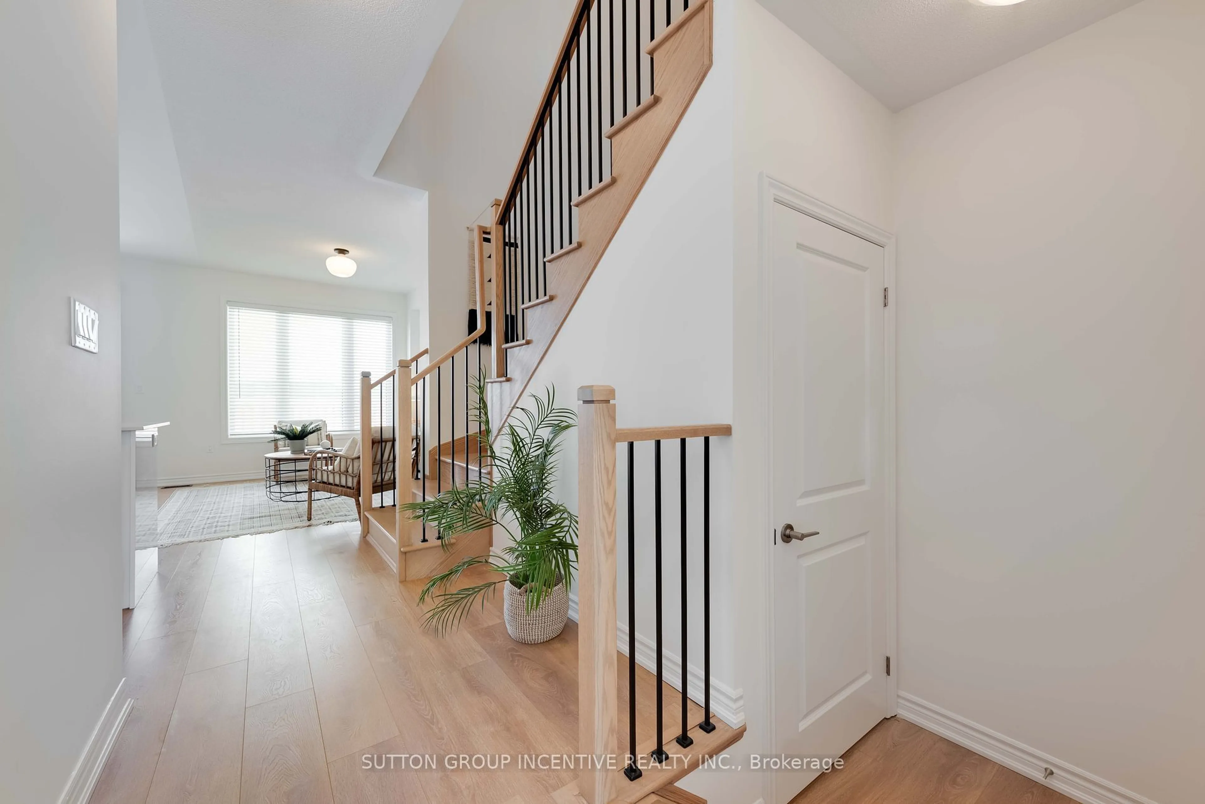 Indoor entryway for 53 Greer St, Barrie Ontario L9J 0R5