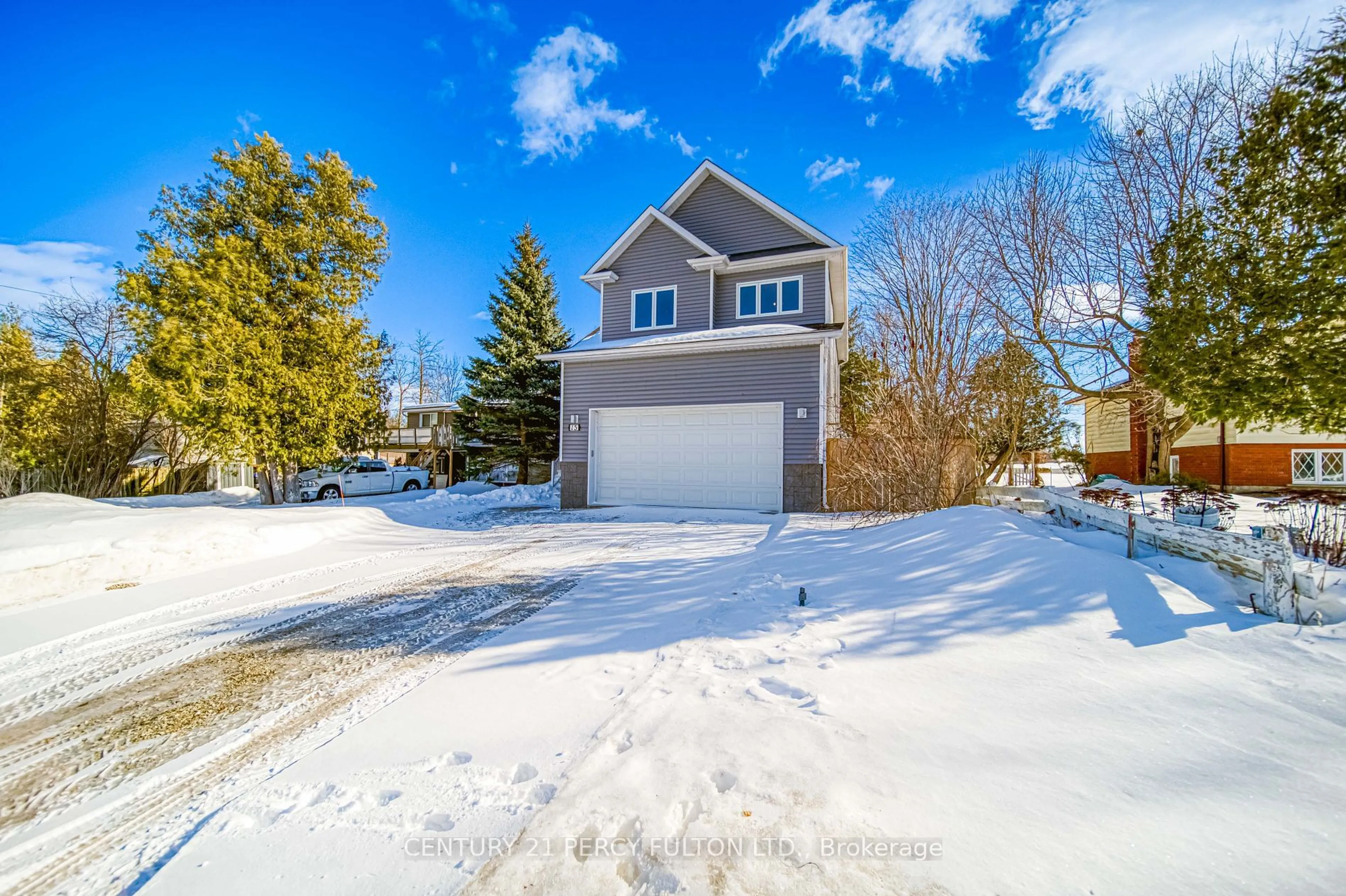 A pic from outside/outdoor area/front of a property/back of a property/a pic from drone, water/lake/river/ocean view for 15 James Ave, Wasaga Beach Ontario L9Z 2X3