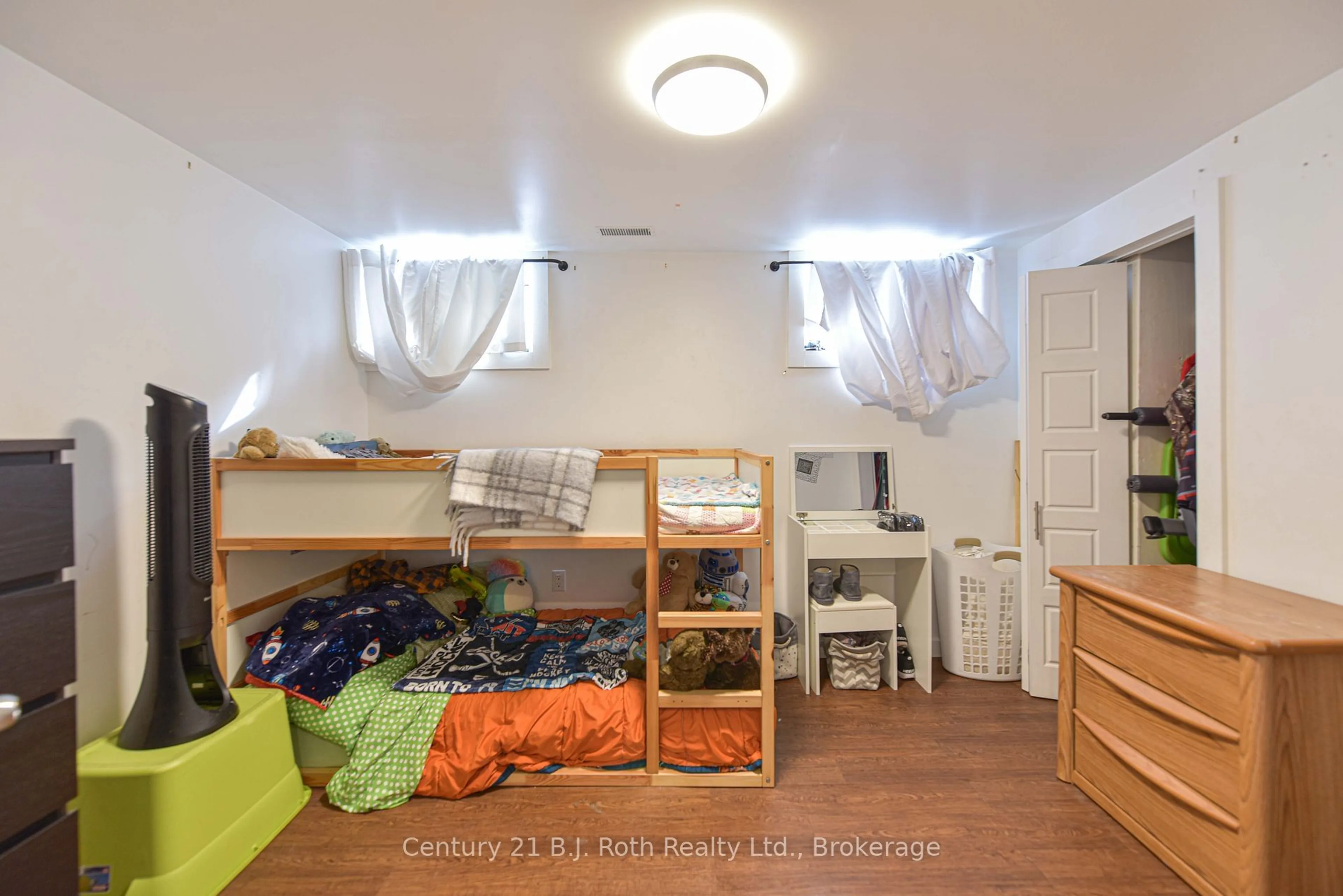 A pic of a room for 311 James St, Orillia Ontario L3V 1M4