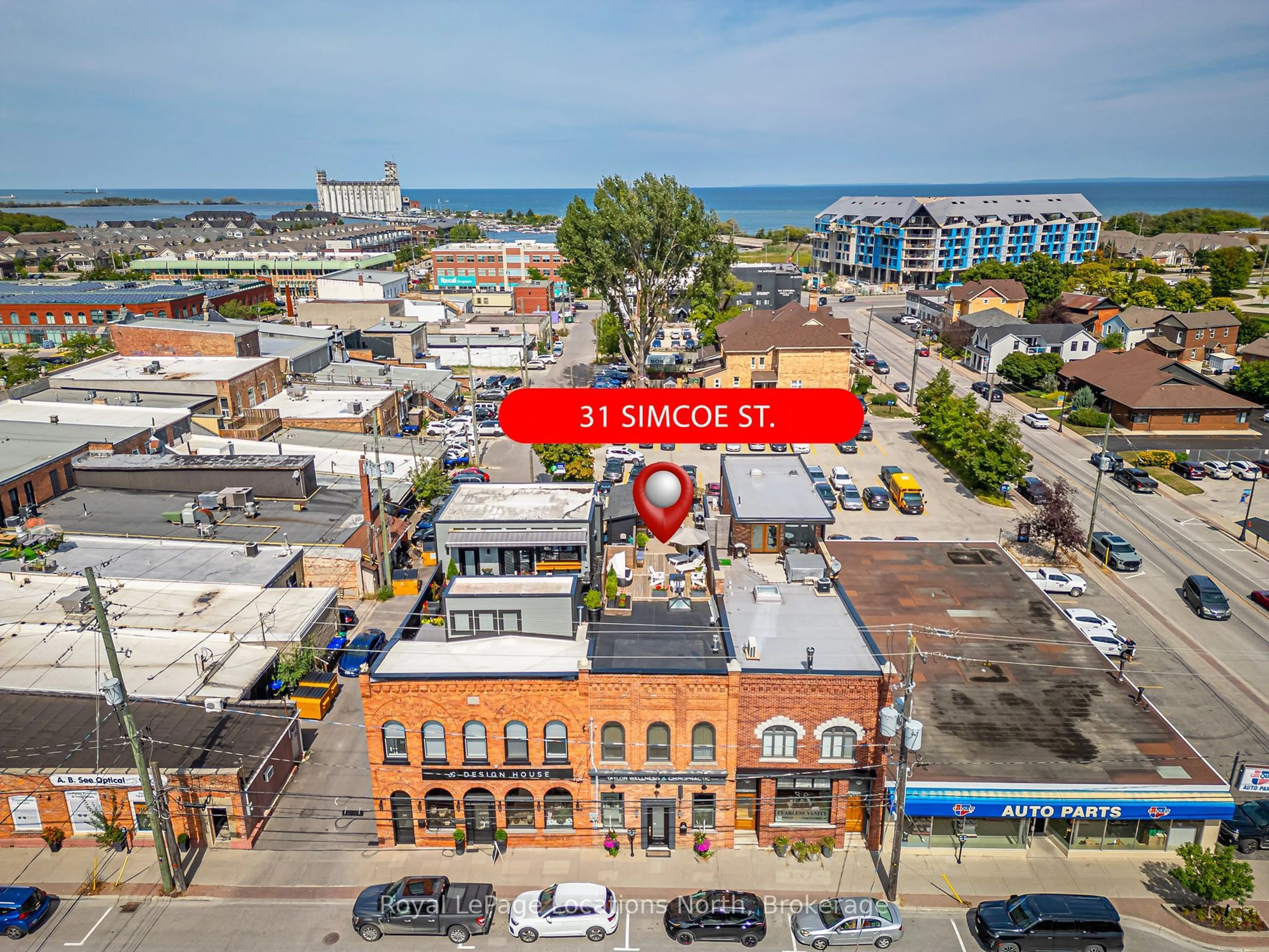 A pic from outside/outdoor area/front of a property/back of a property/a pic from drone, street for 31 Simcoe St, Collingwood Ontario L9Y 1H5