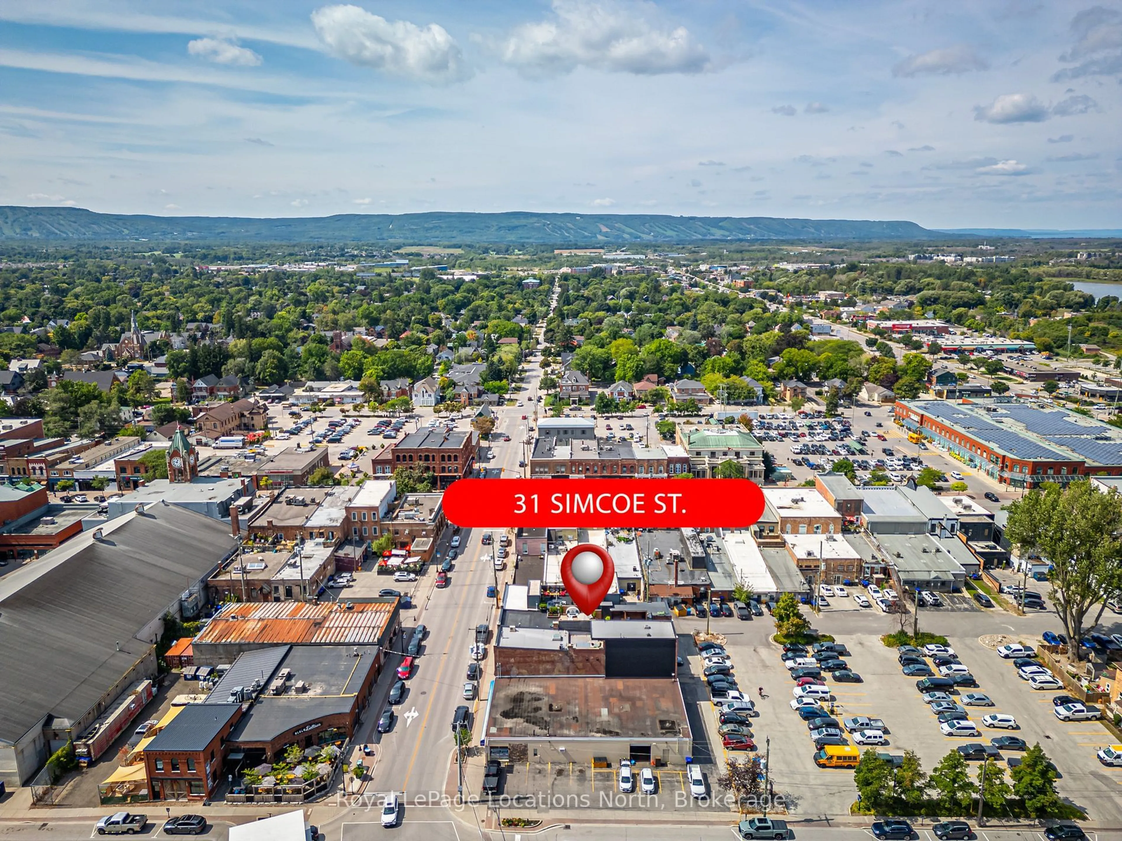 A pic from outside/outdoor area/front of a property/back of a property/a pic from drone, street for 31 Simcoe St, Collingwood Ontario L9Y 1H5