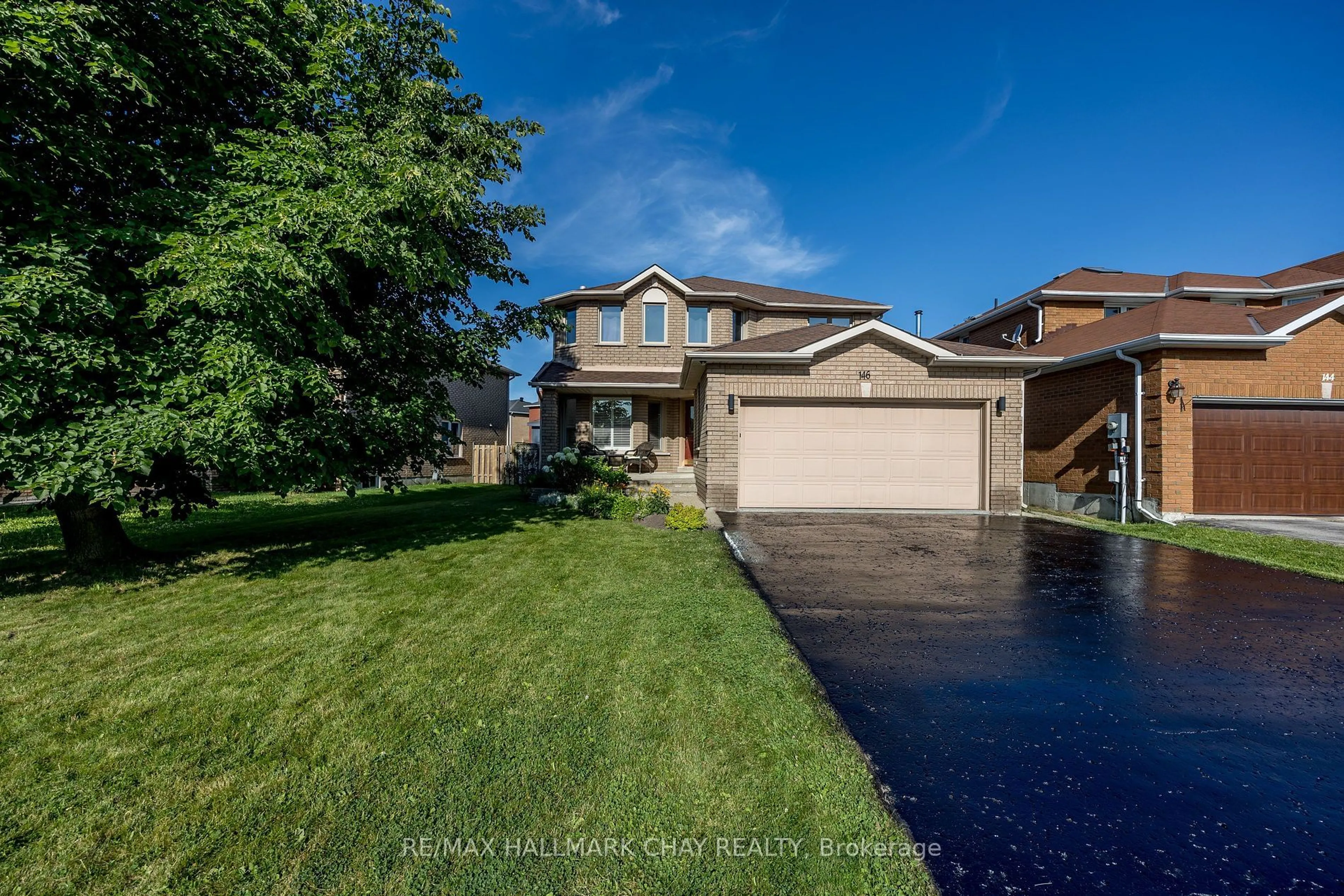 A pic from outside/outdoor area/front of a property/back of a property/a pic from drone, street for 146 Hanmer St, Barrie Ontario L4N 7T3