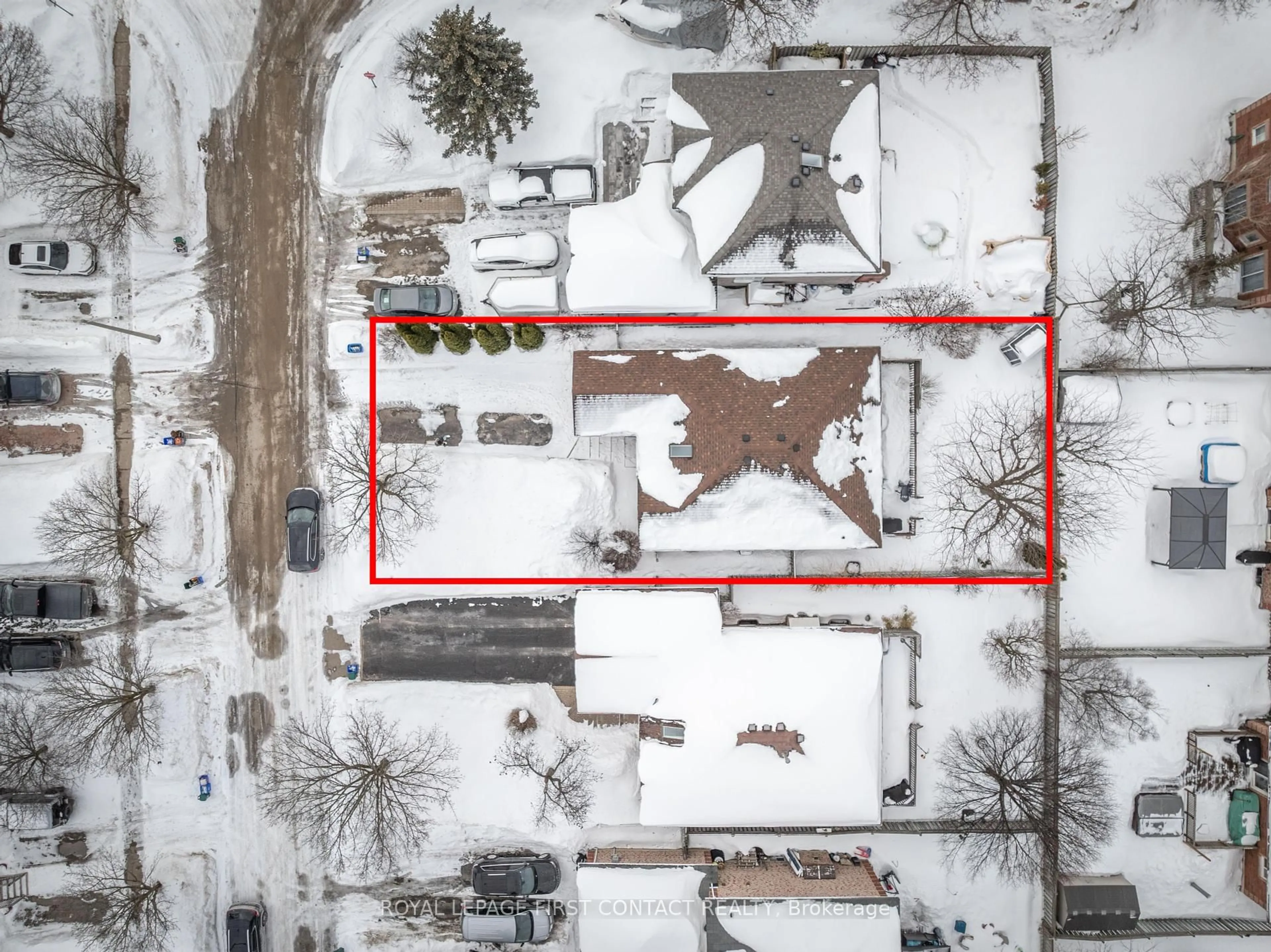 A pic from outside/outdoor area/front of a property/back of a property/a pic from drone, street for 4 IRISH Lane, Barrie Ontario L4M 6H8