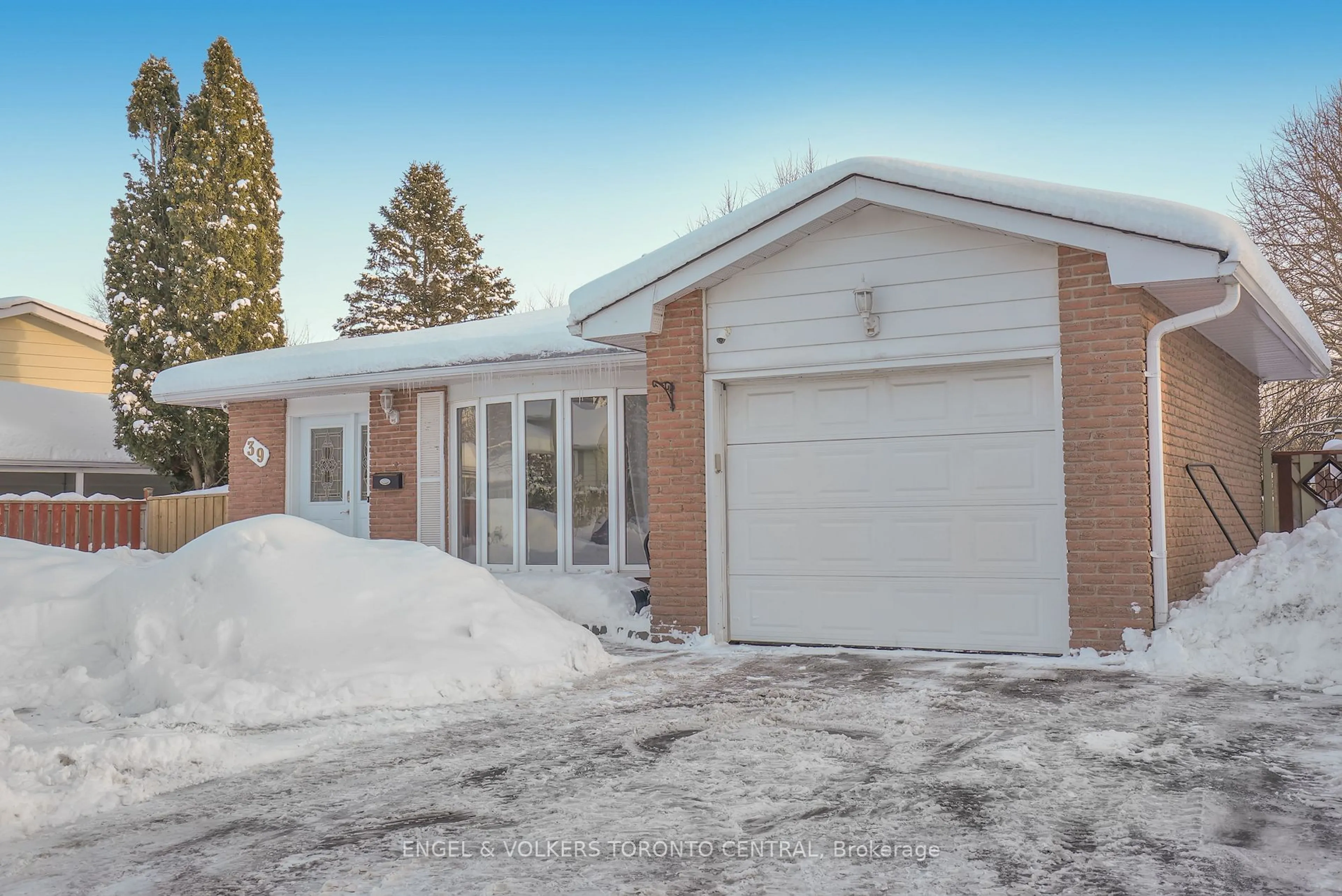 Home with brick exterior material, street for 39 Bernick Dr, Barrie Ontario L4M 5C1