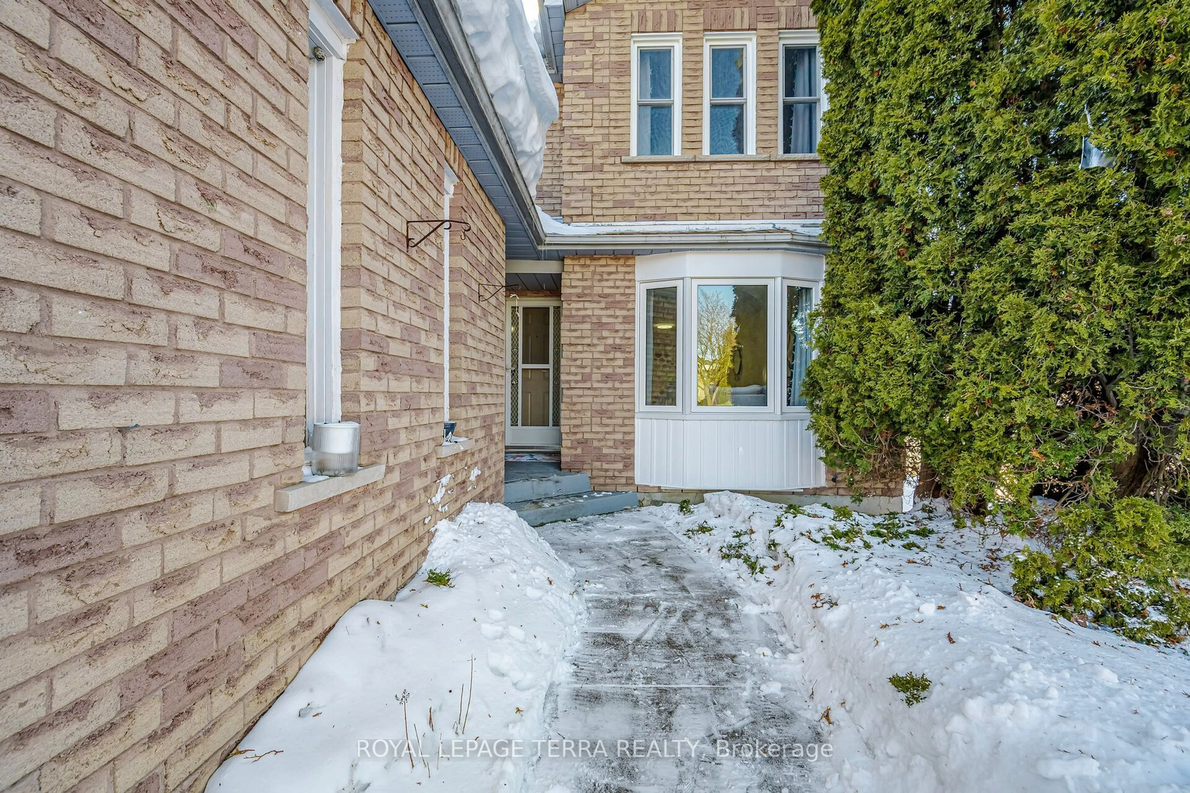 Home with brick exterior material, street for 57 Carruthers Cres, Barrie Ontario L4M 6A7