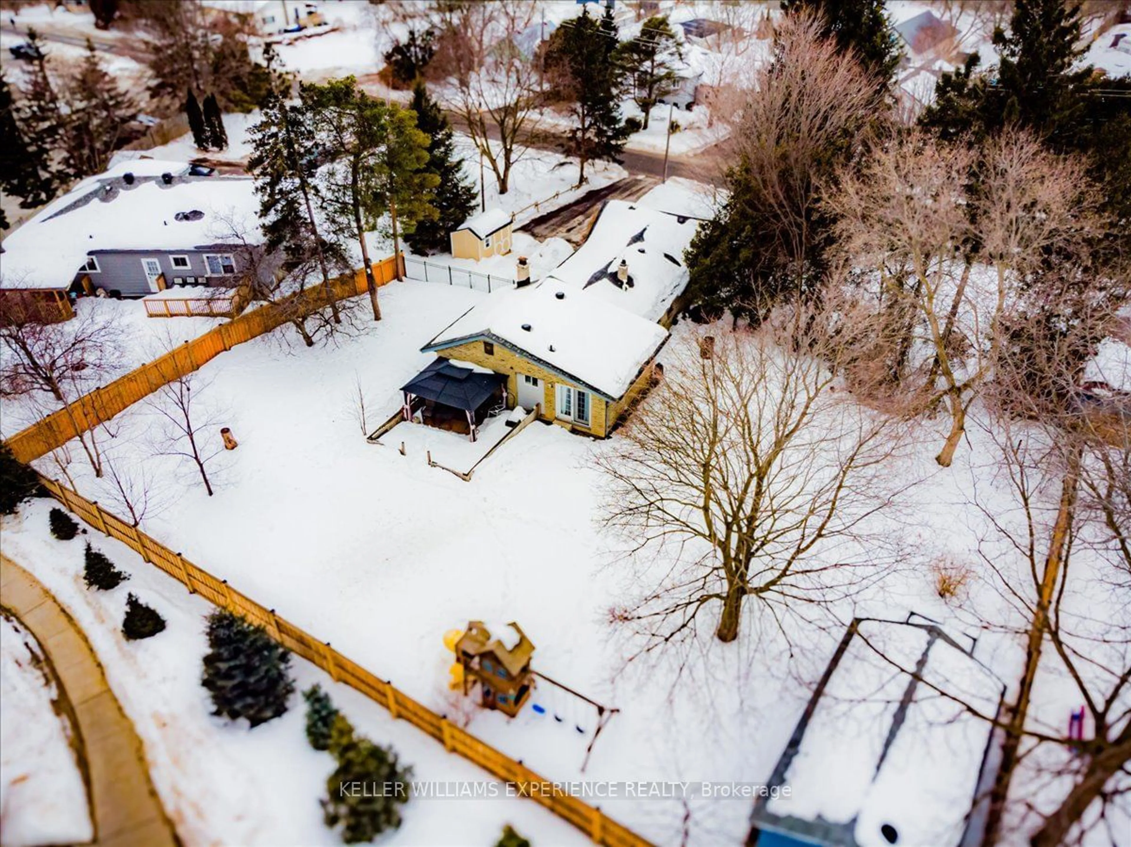 A pic from outside/outdoor area/front of a property/back of a property/a pic from drone, street for 211 Foster Dr, Barrie Ontario L4N 3X9