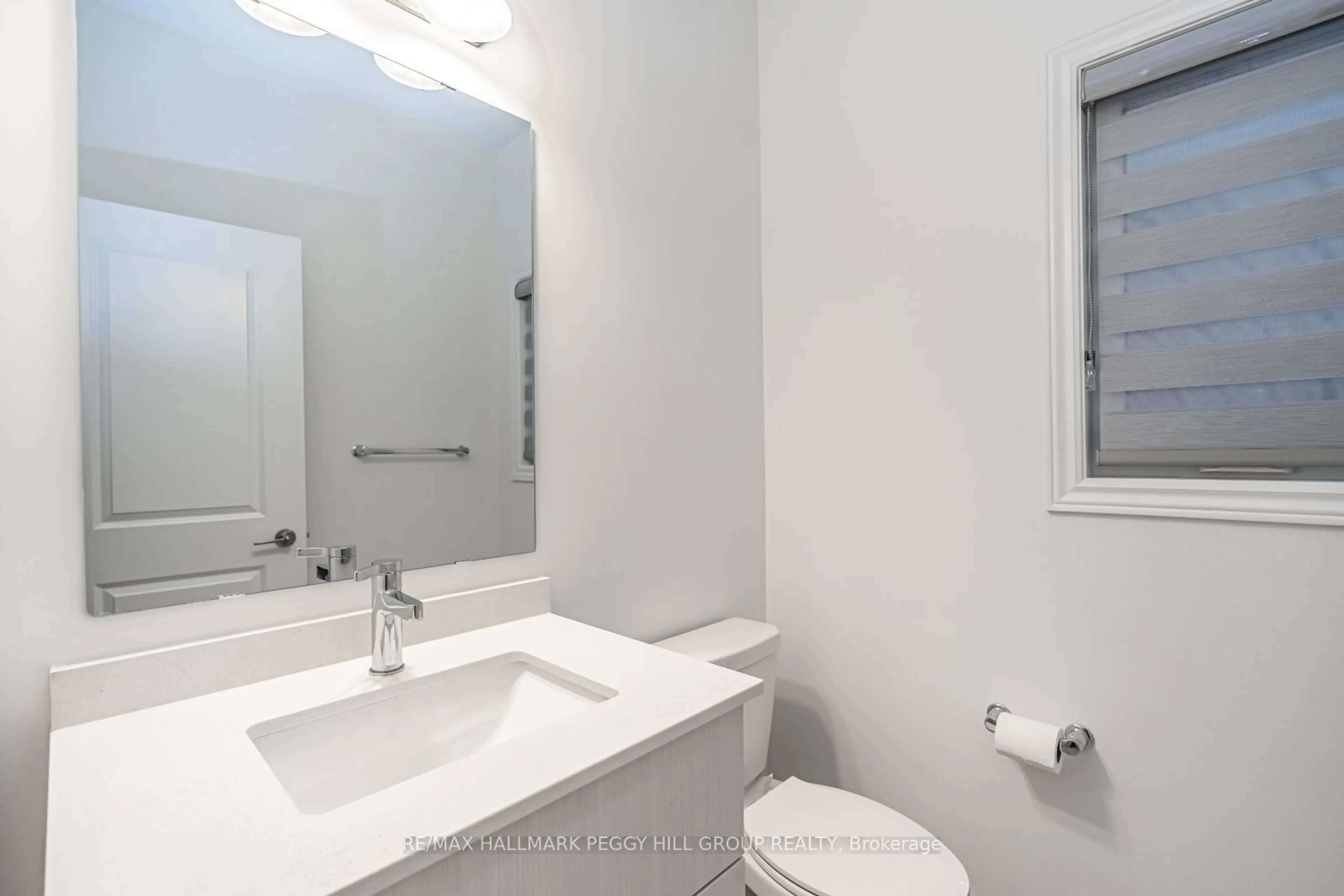 Standard bathroom, unknown for 22 Greer St, Barrie Ontario L9S 2Z5