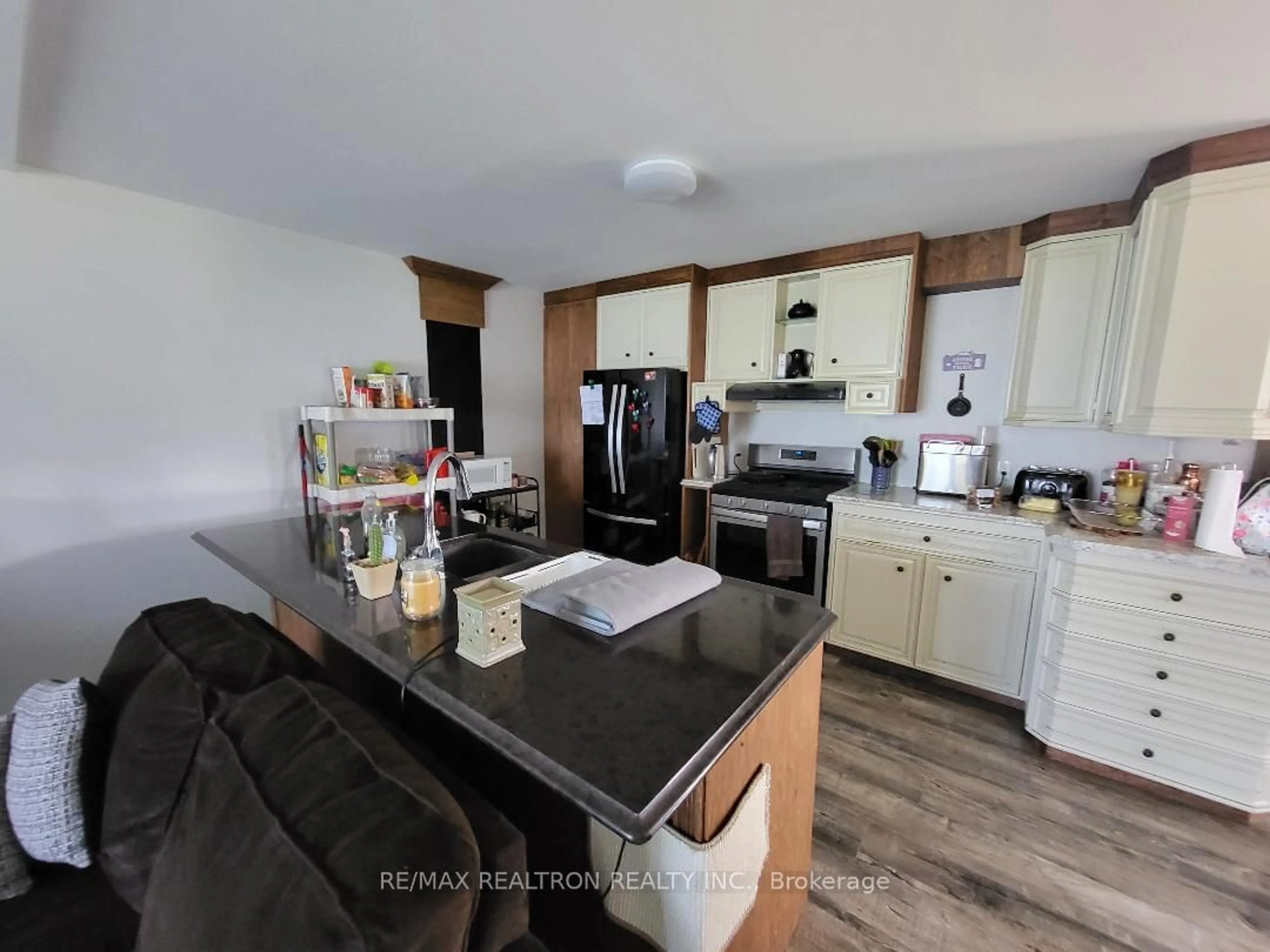 Open concept kitchen, unknown for 256 Dunlop St, Barrie Ontario P0A 1C0