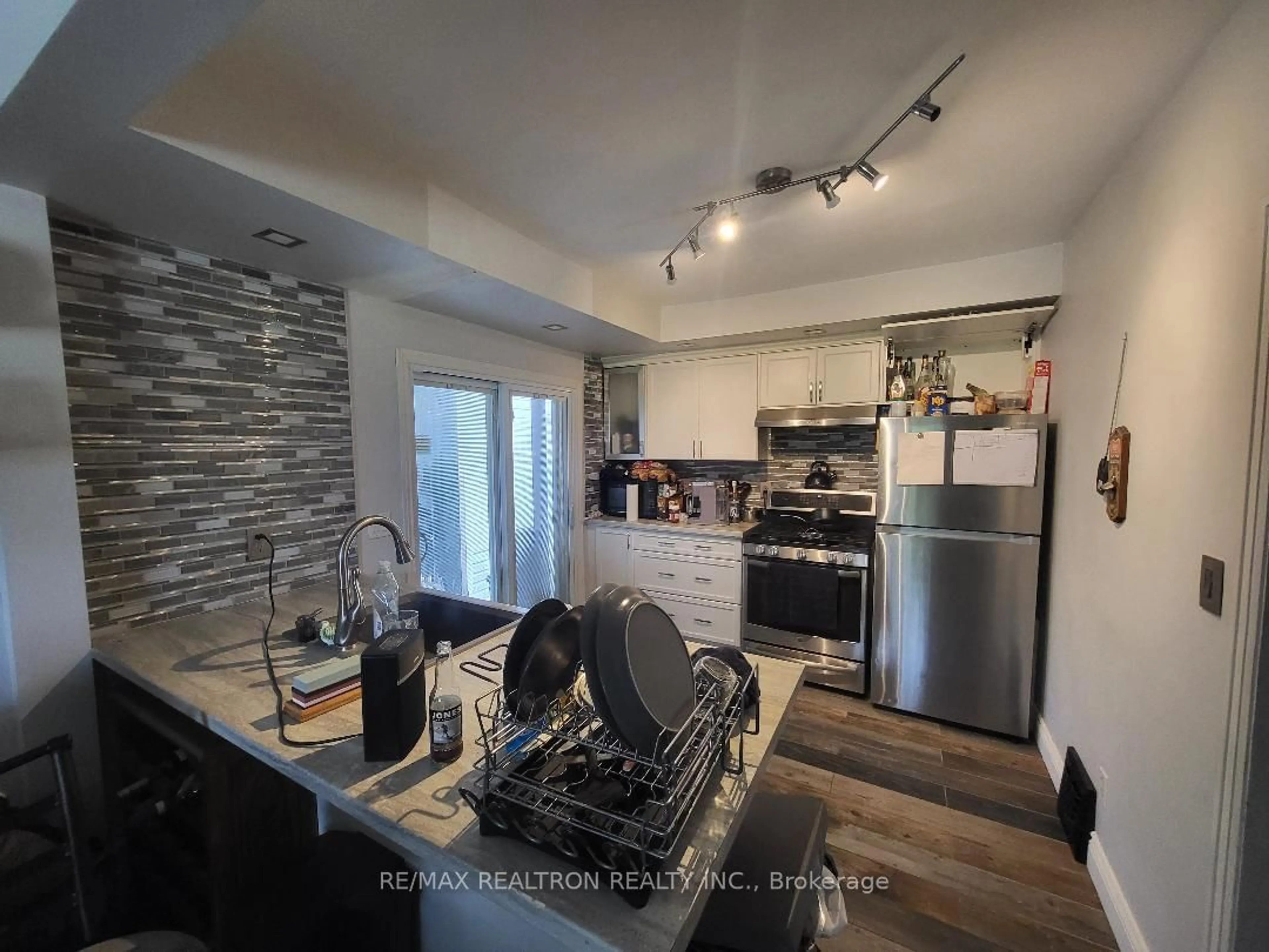 Open concept kitchen, unknown for 256 Dunlop St, Barrie Ontario P0A 1C0