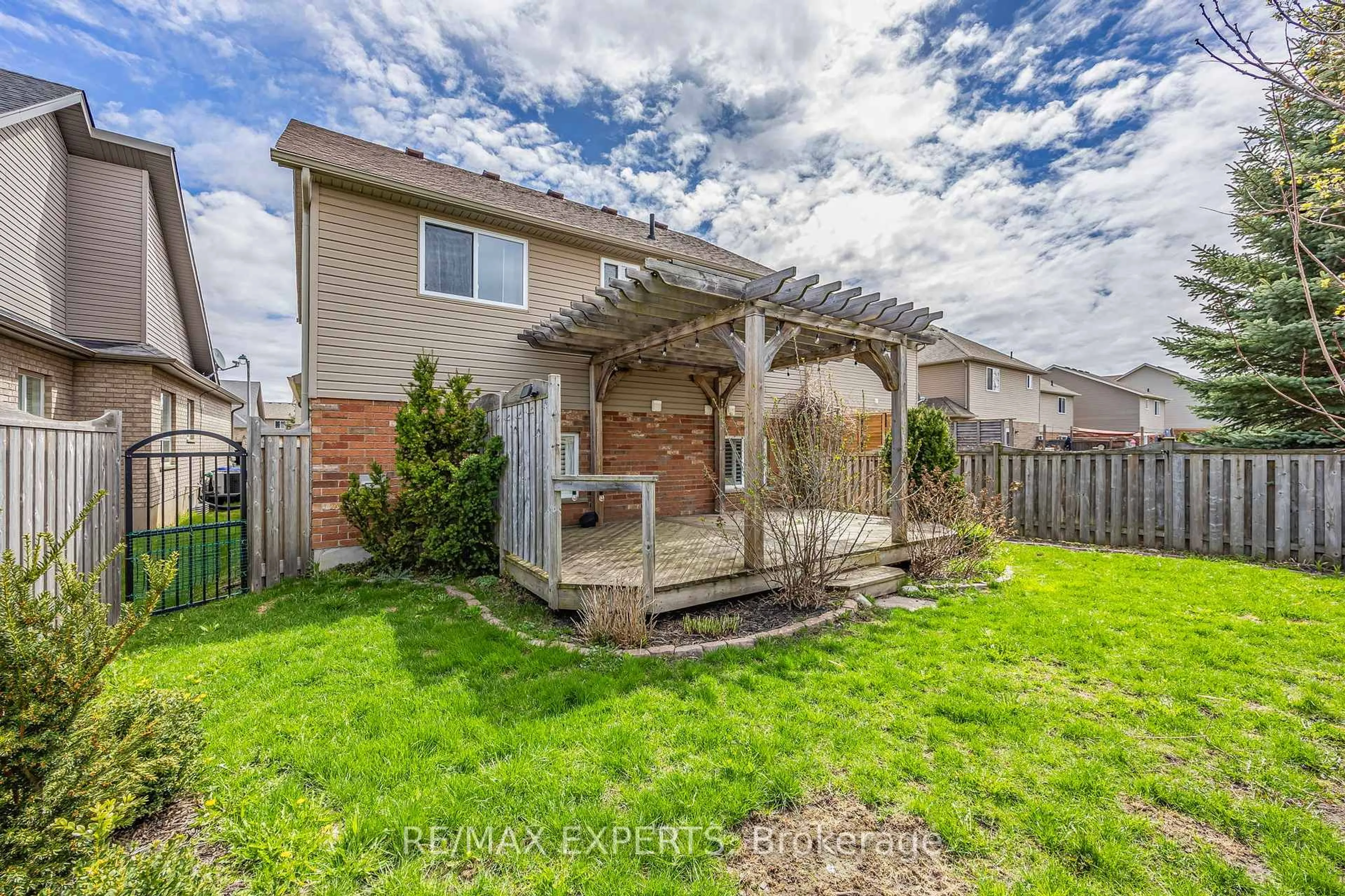 Patio, street for 10 Davis St, Collingwood Ontario L9Y 0C9