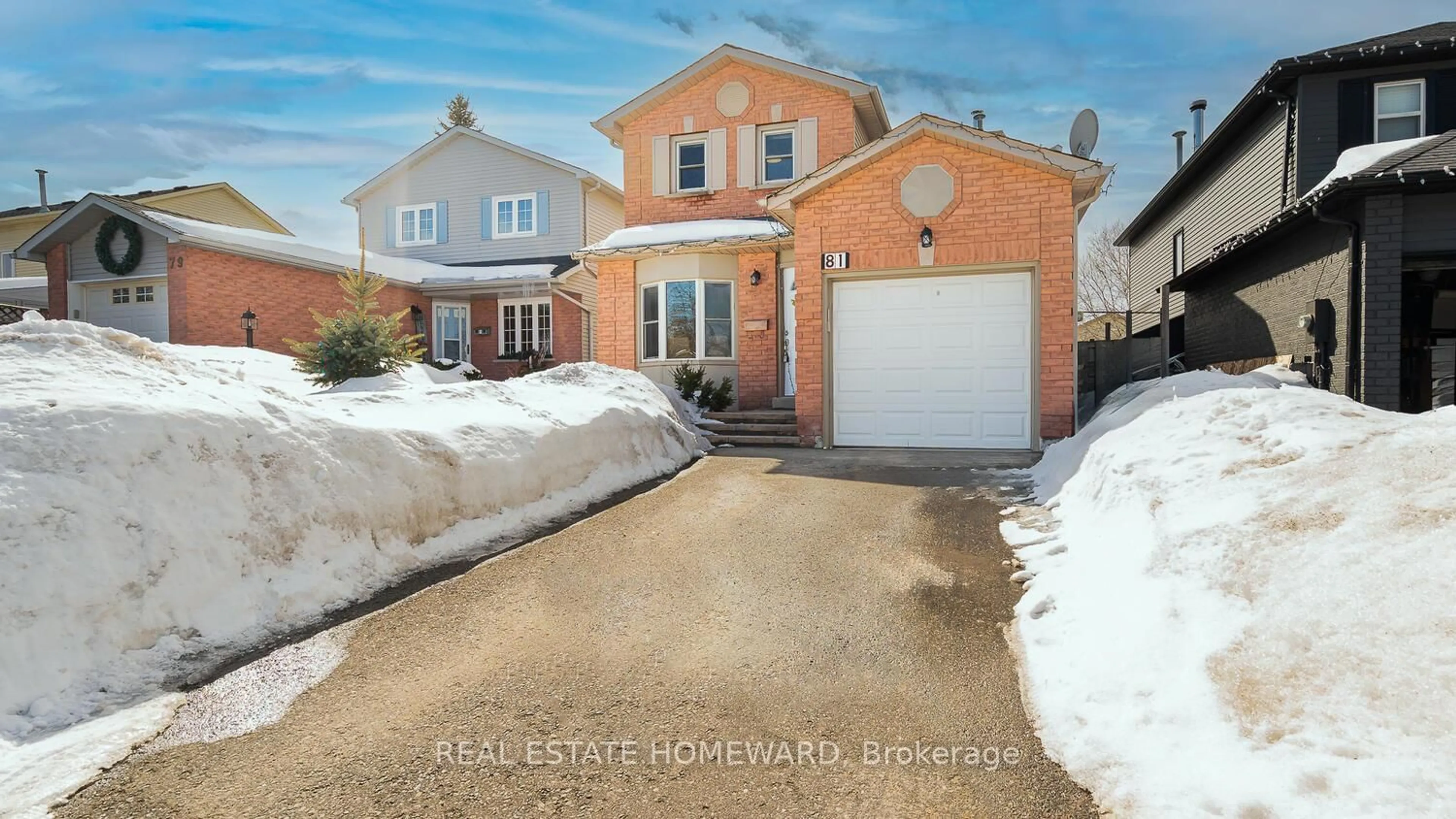 A pic from outside/outdoor area/front of a property/back of a property/a pic from drone, street for 81 Hadden Cres, Barrie Ontario L4M 6G7